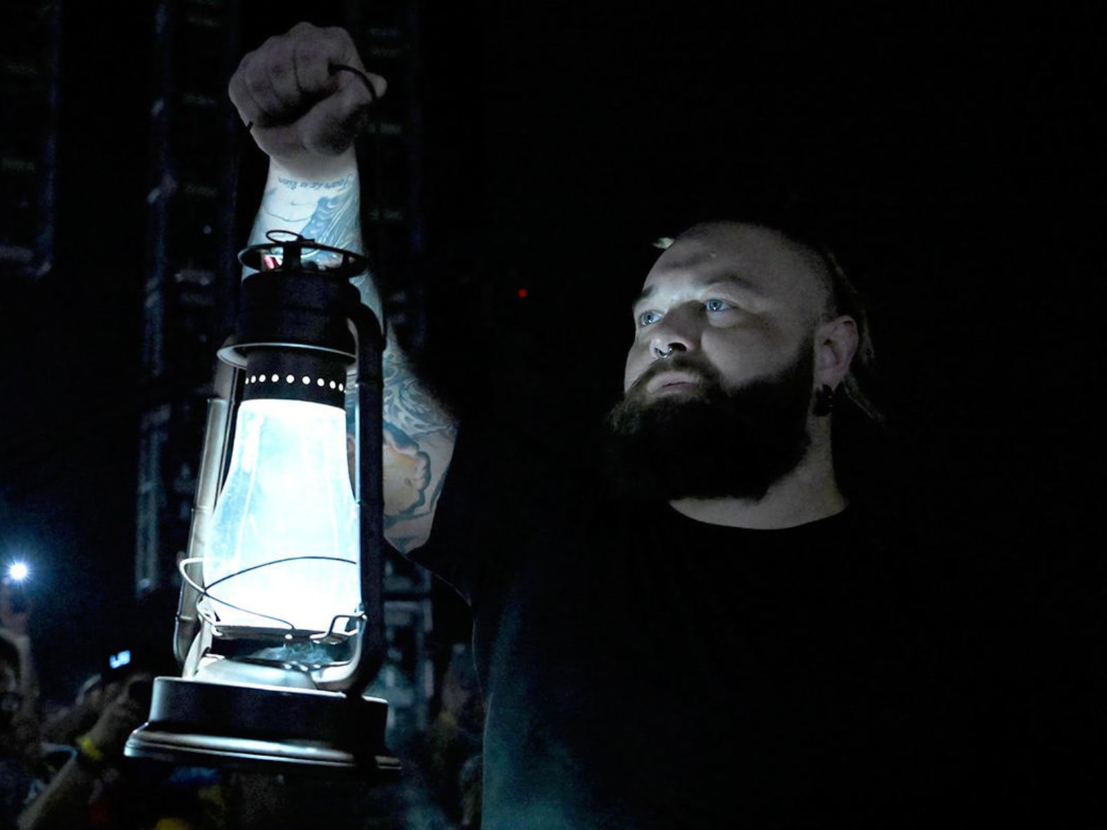 WWE SmackDown Results: Bray Wyatt Makes Emotional Return