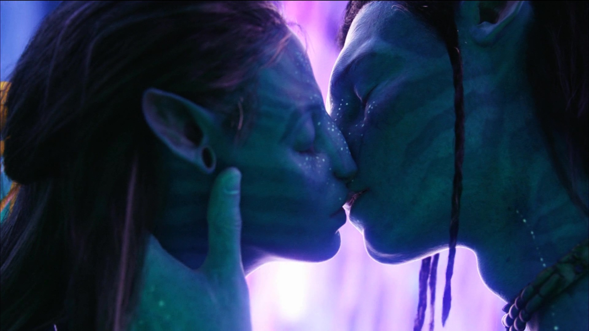 Avatar Blue Skin Movies 2009 Year Kissing Neytiri Jake Sully Couple Lovers Navi Movie Scenes Wallpaper:1920x1080