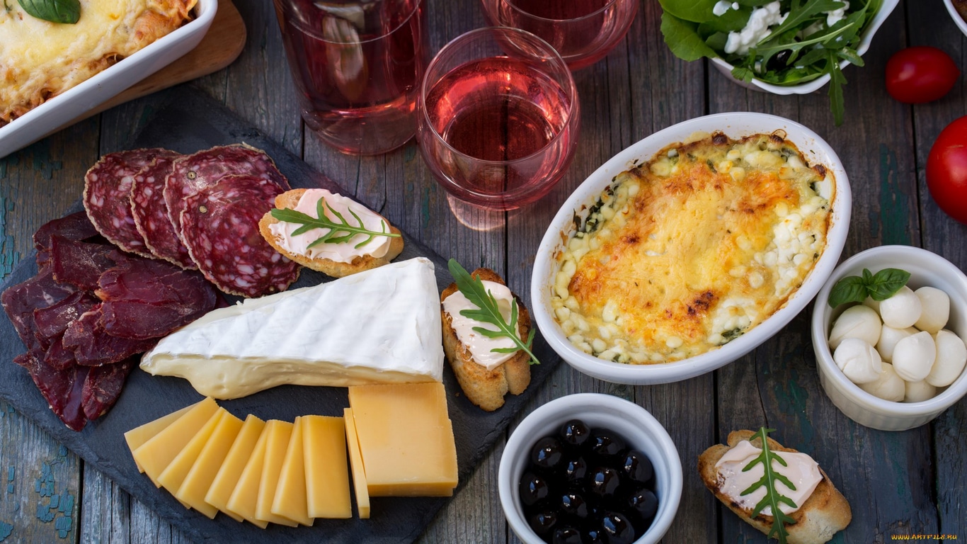 Wallpaper / food, cheese, sausage, olives, salad, cutting board, charcuterie board, wine, wine glass, basil, tomatoes, bread, pepperoni, wooden surface, top view free download