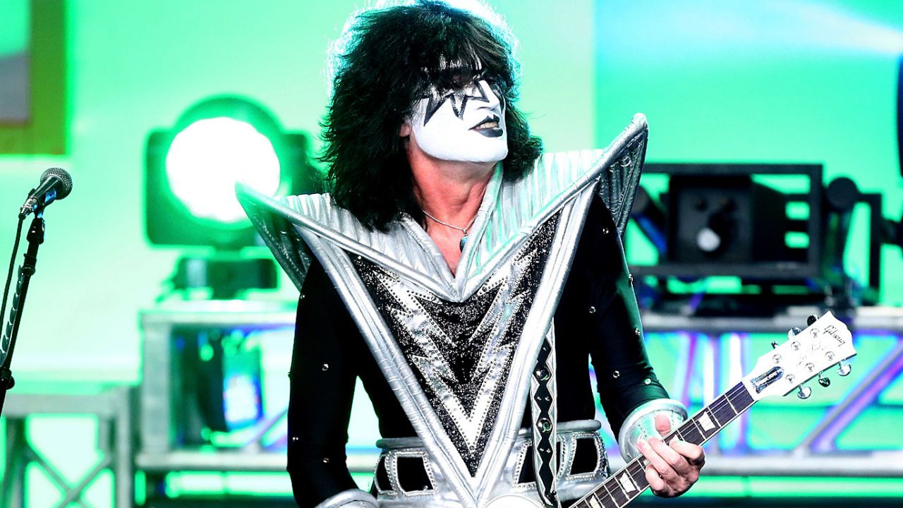 Tommy Thayer Sends Heartwarming Photos on New KISS Rehearsal