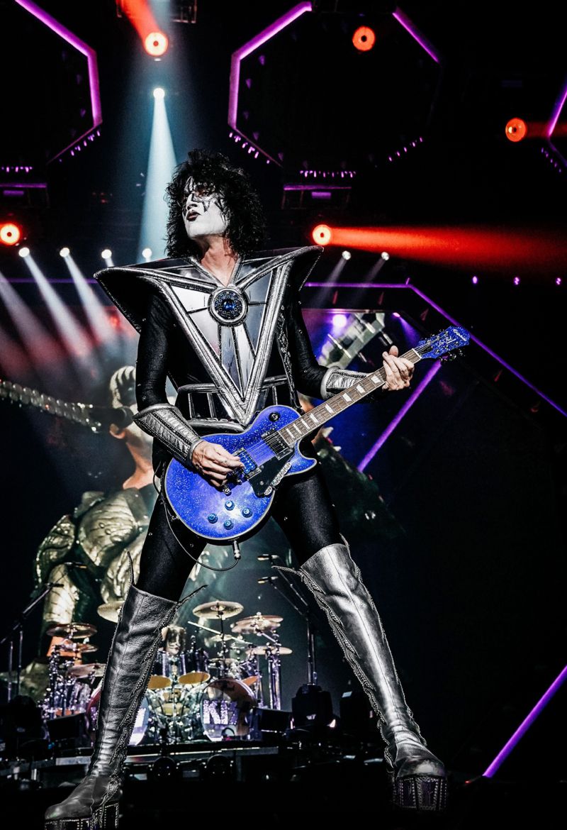 Epiphone Announces Worldwide Release Of “Tommy Thayer Electric Blue Les Paul Outfit”