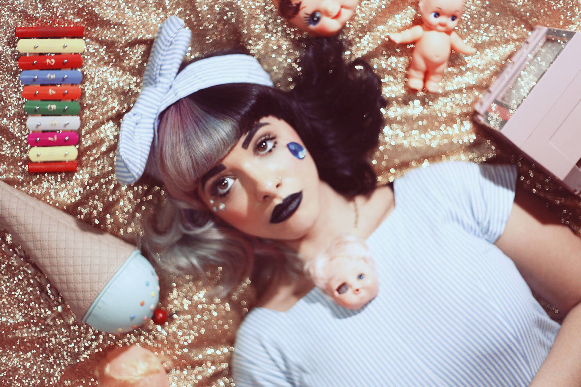 Comentem oque acharam e quais wallpapers querem que eu faça  Wallpaper :  Melanie Martinez Música : DOLLHOUSE Álbum : D… in 2023