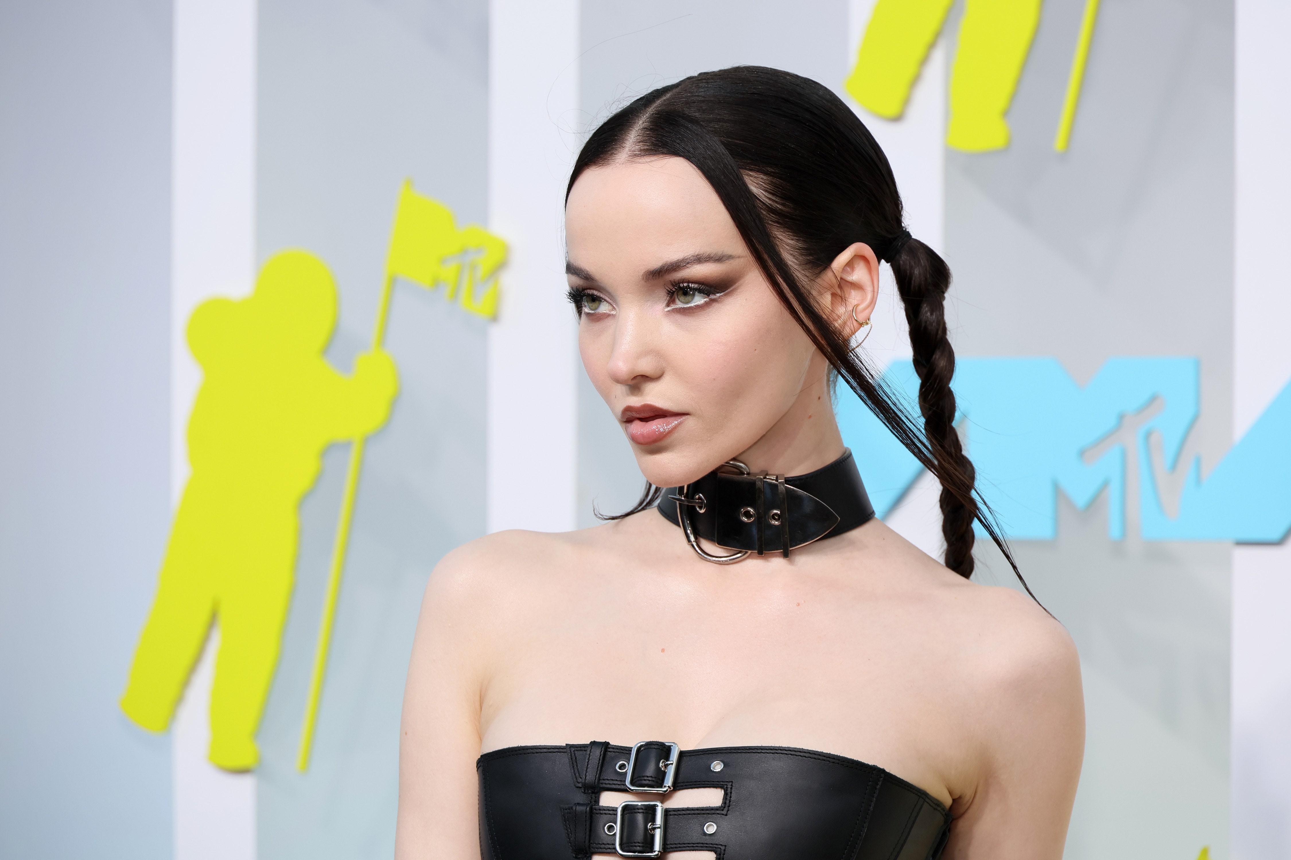 Watch Dove Cameron Perform Boyfriend At The 2022 MTV VMA's Pre Show