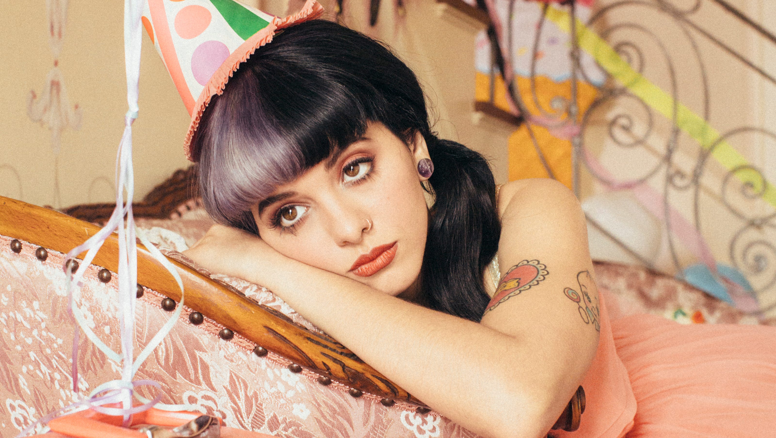 Comentem oque acharam e quais wallpapers querem que eu faça  Wallpaper :  Melanie Martinez Música : DOLLHOUSE Álbum : D… in 2023