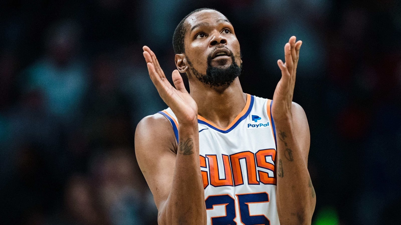 Durant shines in Suns debut with 23 points, helps secure victory over Hornets