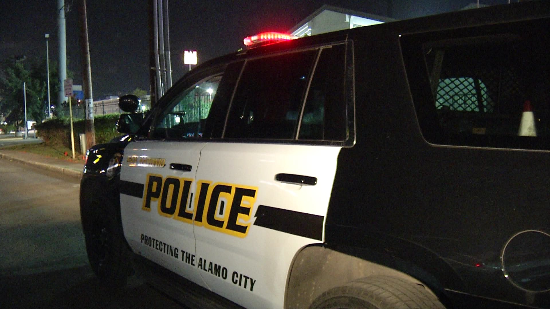 Driver dies after leading San Antonio police on chase, crashing into trees