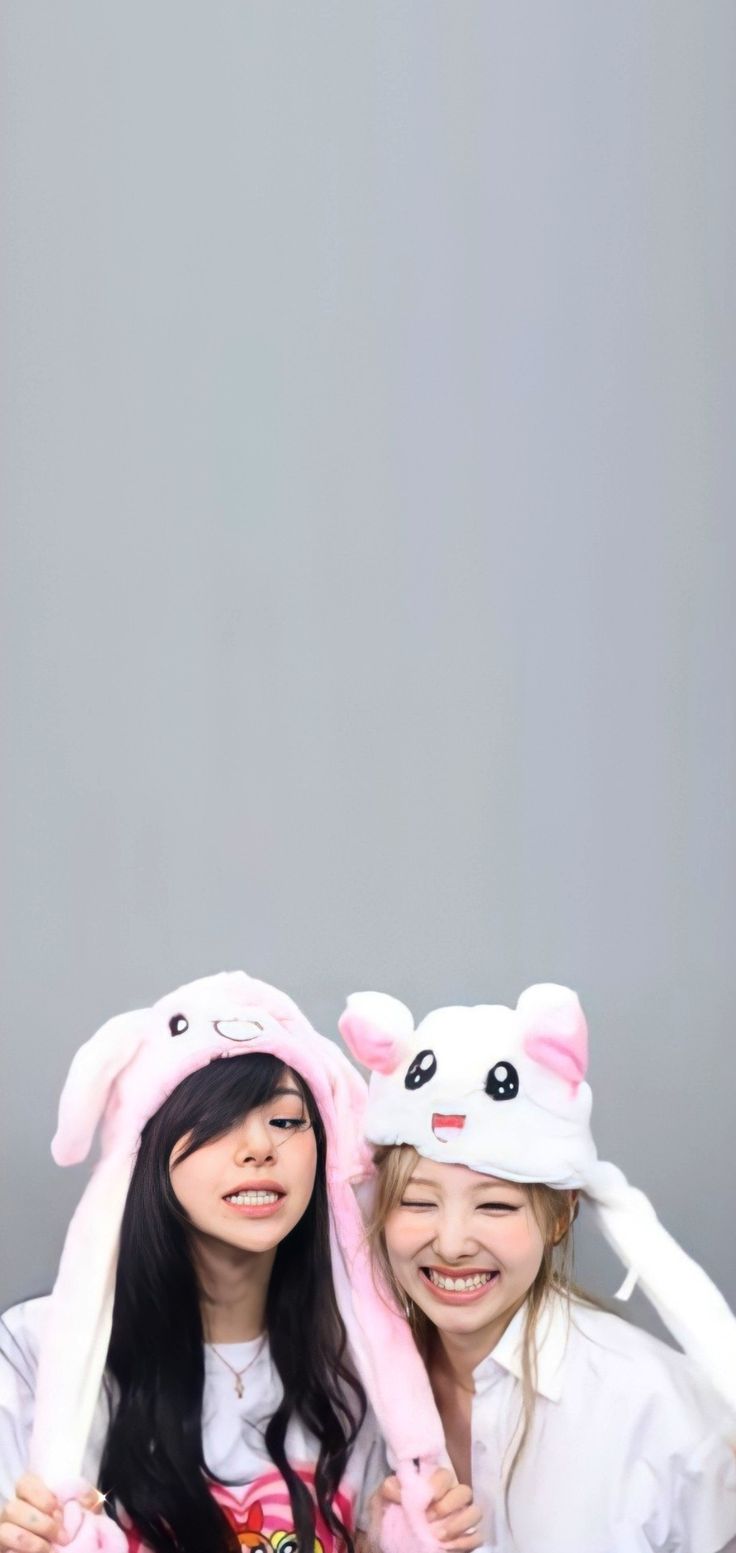 CHAEYOUNG NAYEON WALLPAPER. Nayeon, Chaeyeon, Dobro