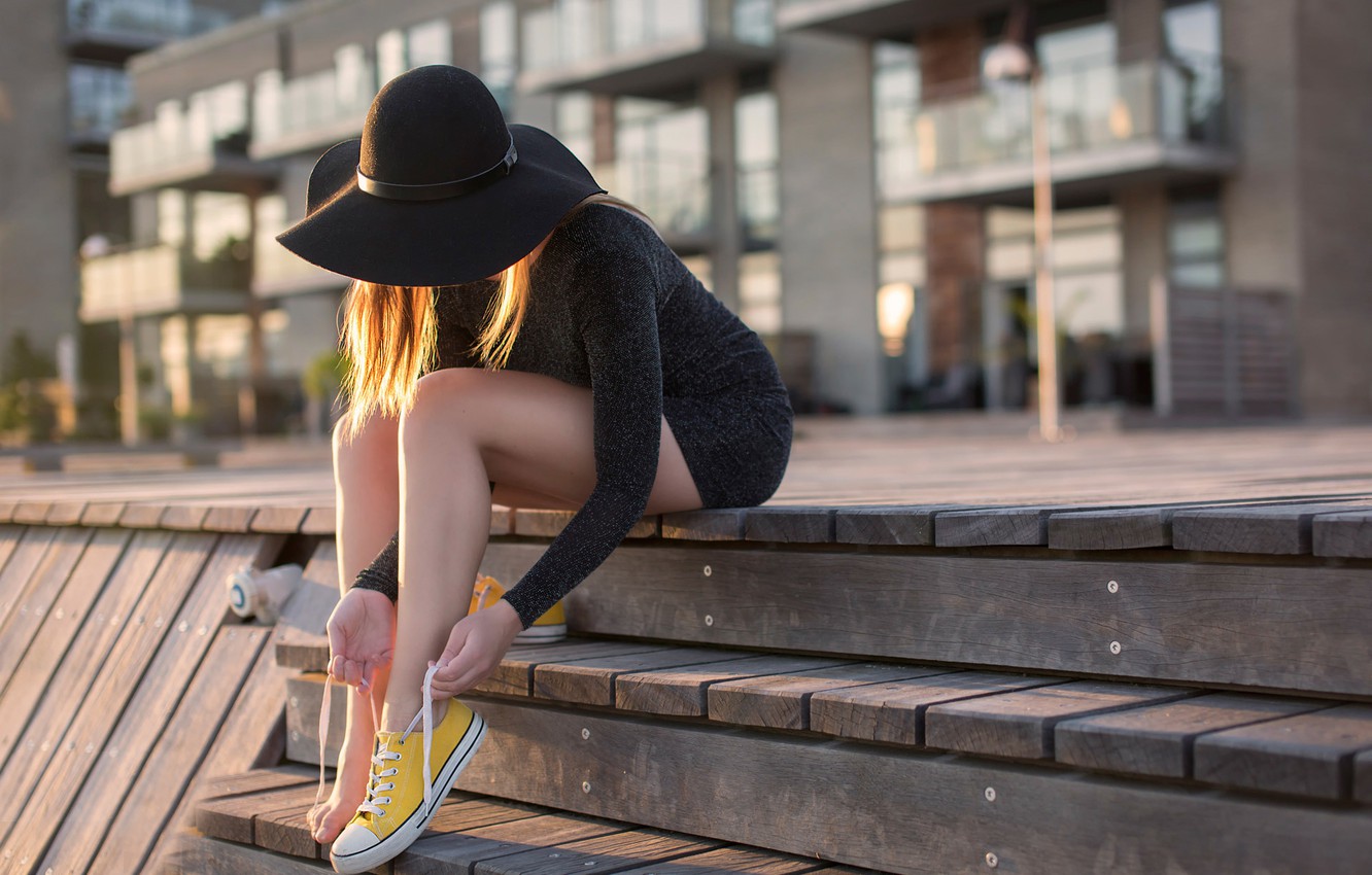 Wallpaper girl, the city, sneakers, steps, hat, legs, laces, Yellow shoes, Anders Hansen image for desktop, section ситуации