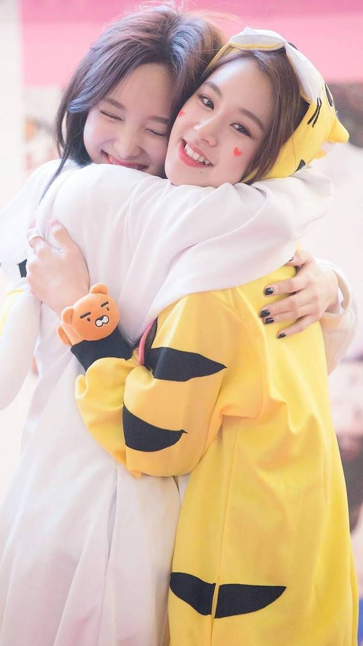 Download TWICE NaYoung Wallpaper by AlxOnce now. Browse millions of popular chaeyoung Wallpaper and Ringtones on. Kpop girls, Nayeon, Twice