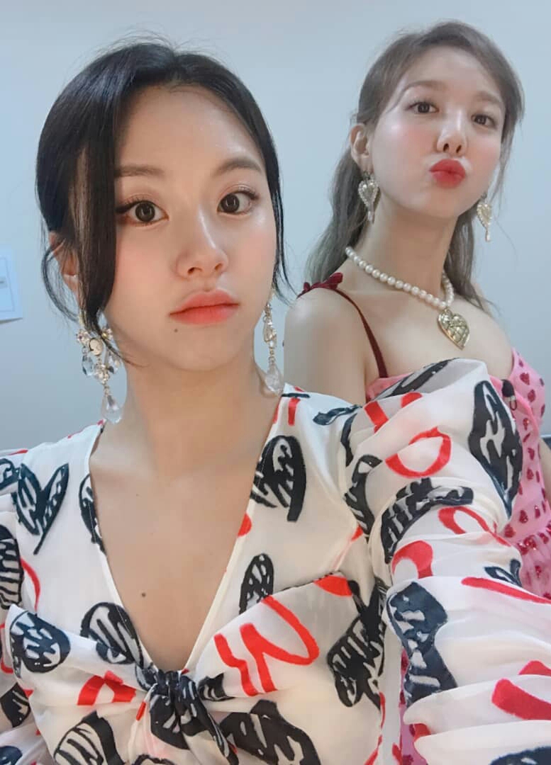 Chaeyoung and Nayeon (JYP Ent) Photo