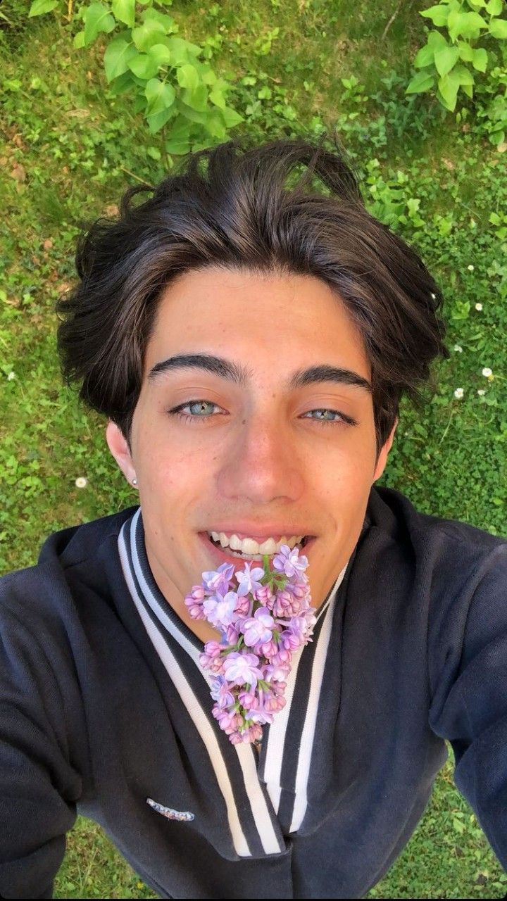 Nic Kaufmann selfie. Nic, Beautiful boys, Pretty eyes