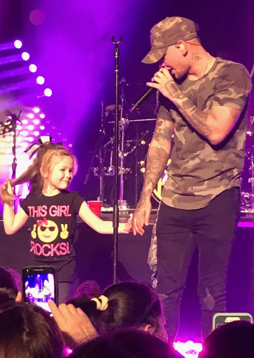 Kane Brown looking strong Wallpaper