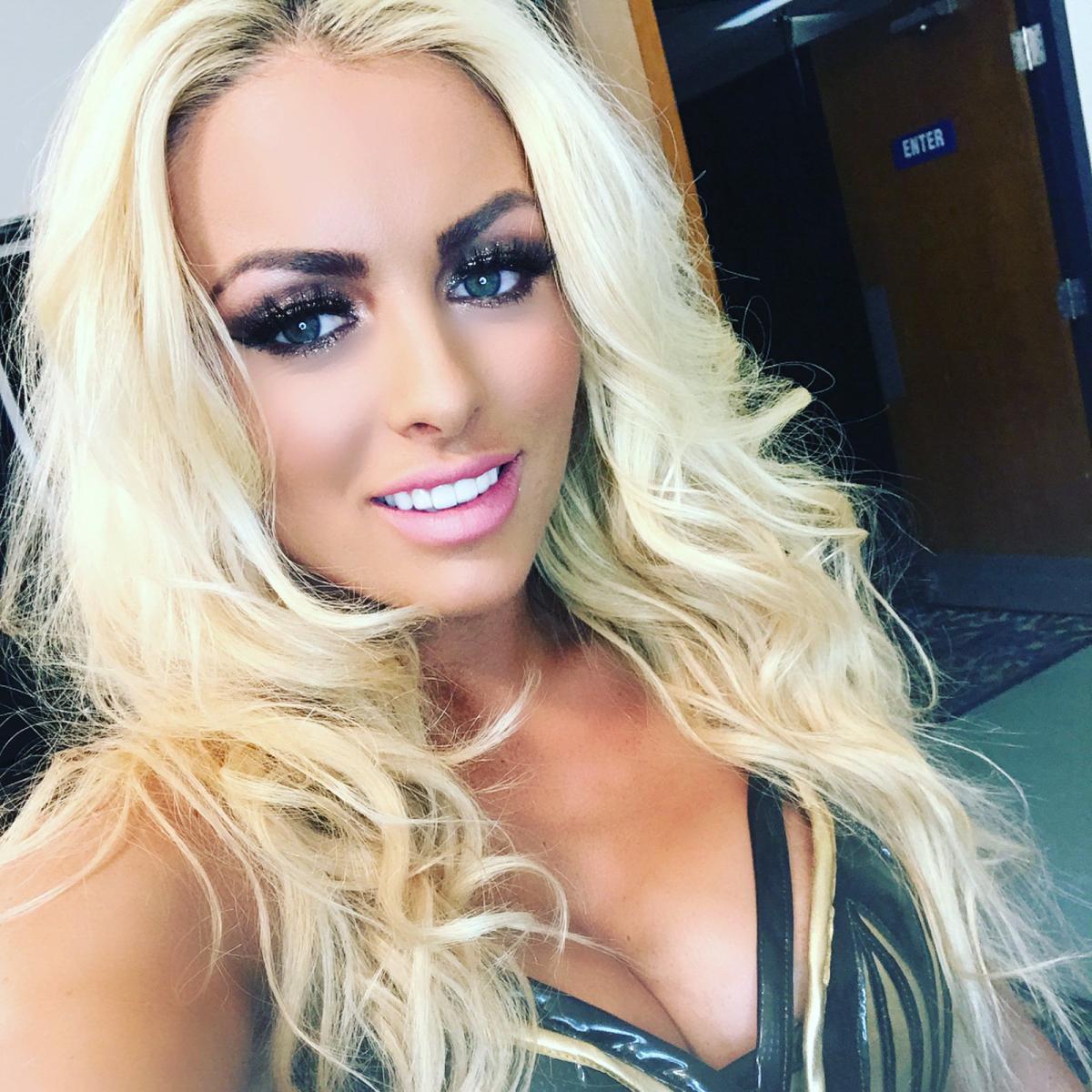 Mandy Rose Wallpaper