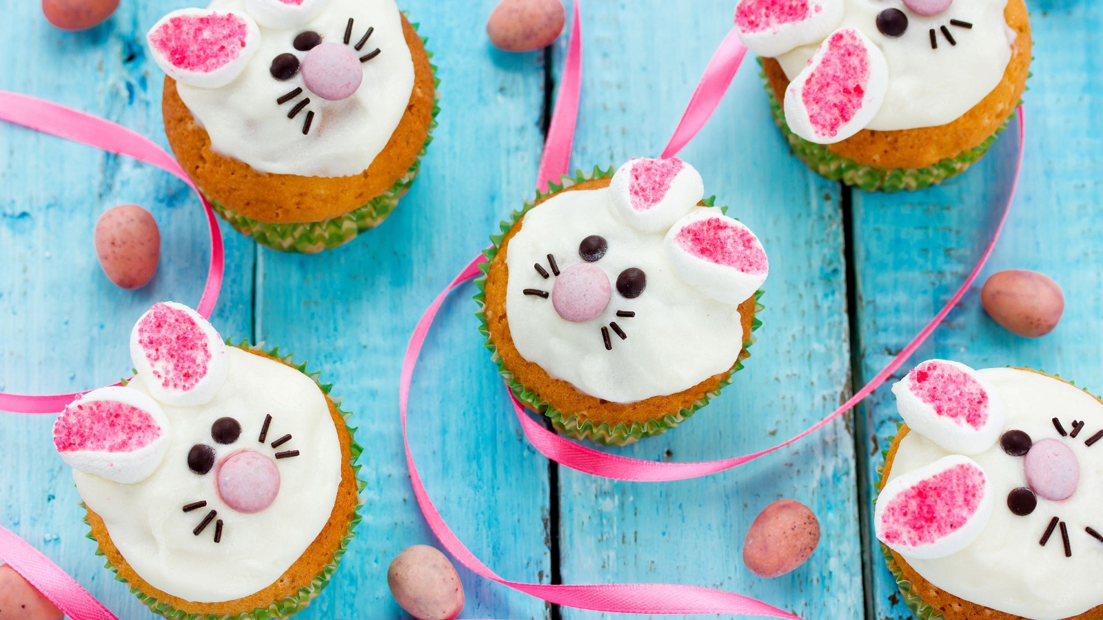 Sweeten Up Your Easter with These Cute Easter Bunny Cupcakes!