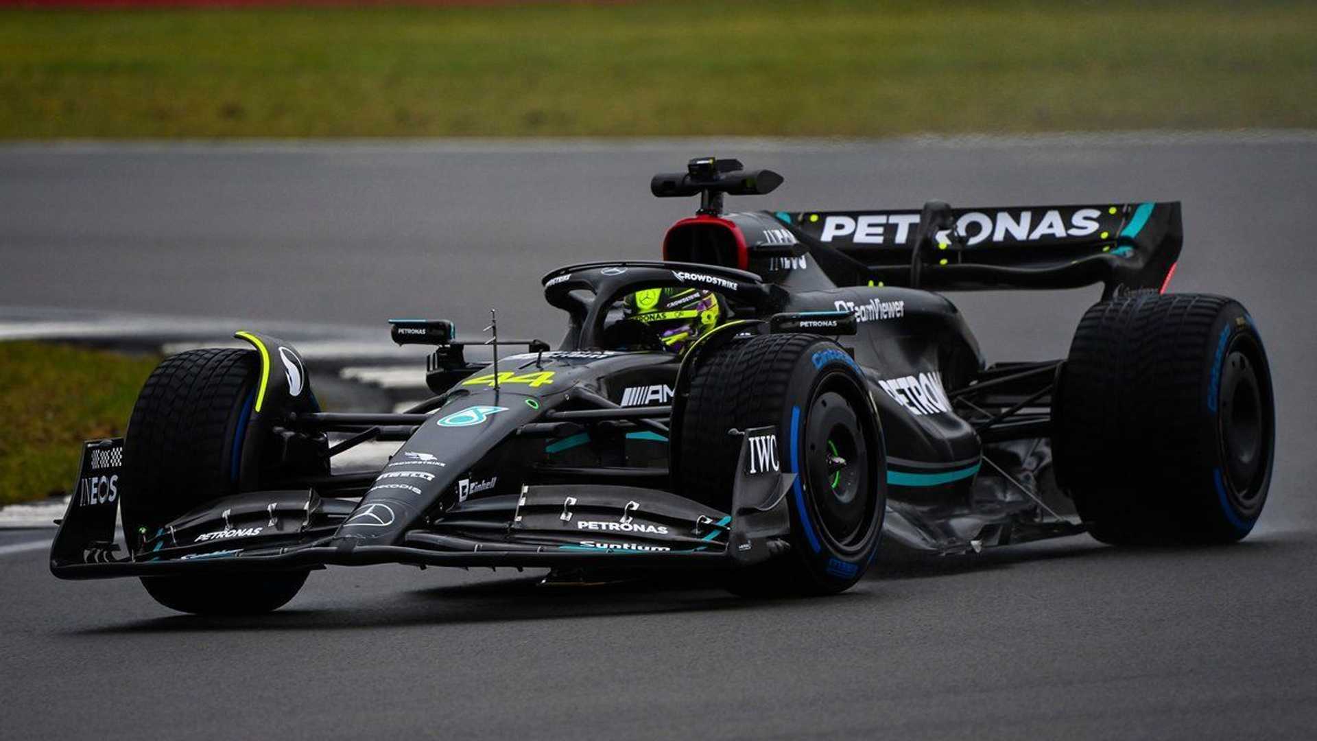 Hamilton likes that Mercedes' F1 livery switch is all about performance