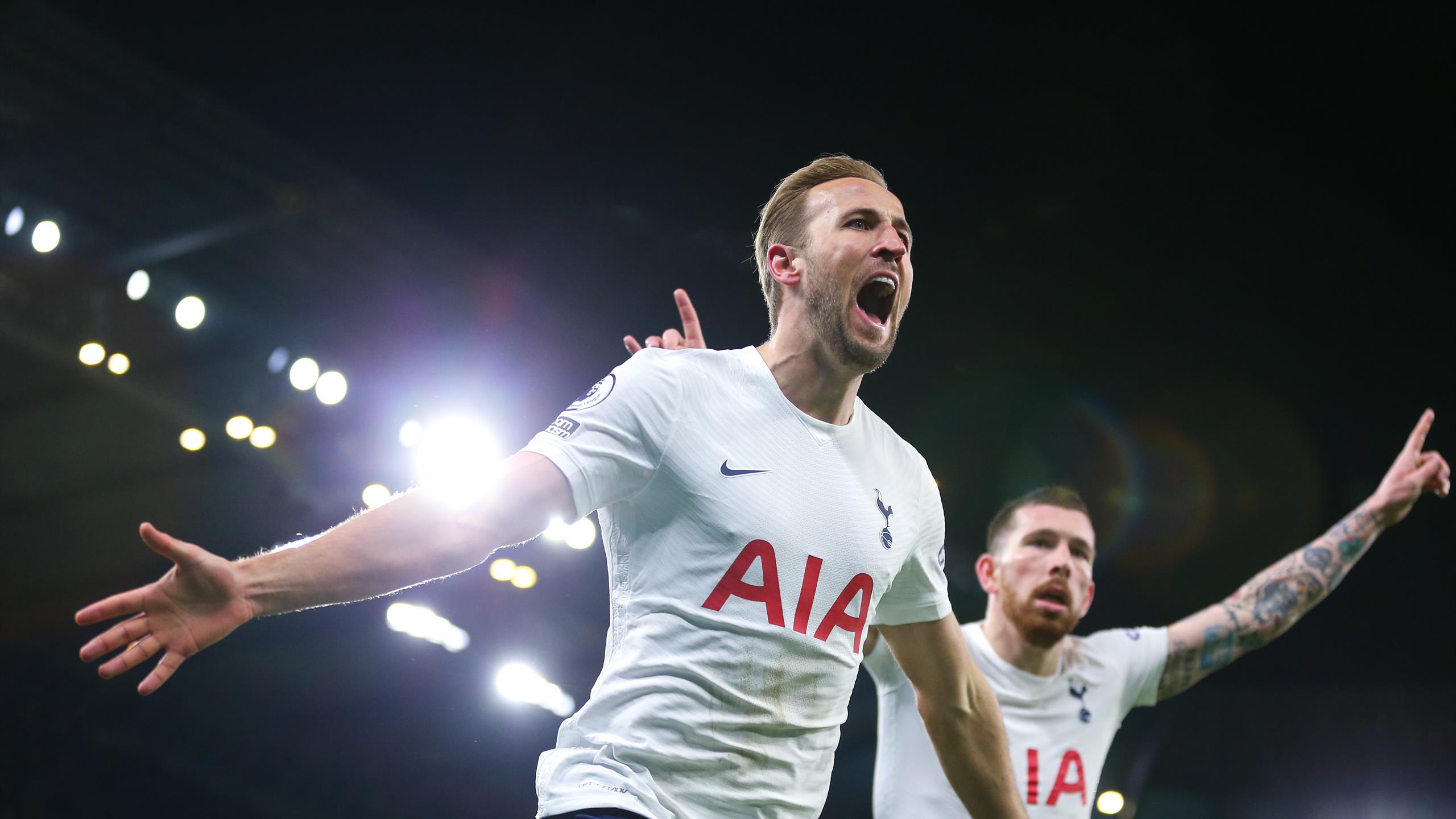 Magnificent Harry Kane sparks title race with late winner as Tottenham Hotspur stun Manchester City