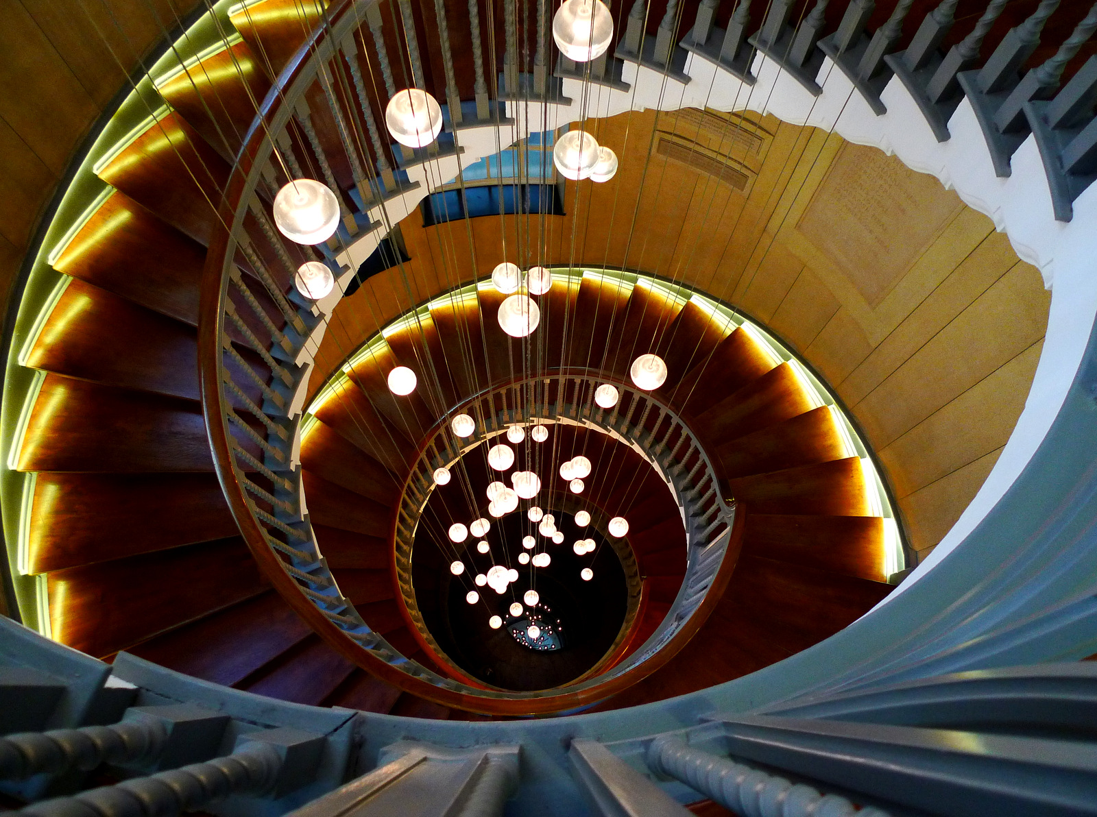 Wallpaper, London, stairs, spiral, lights, store, staircase, brewer, cecil, heals 1600x1192