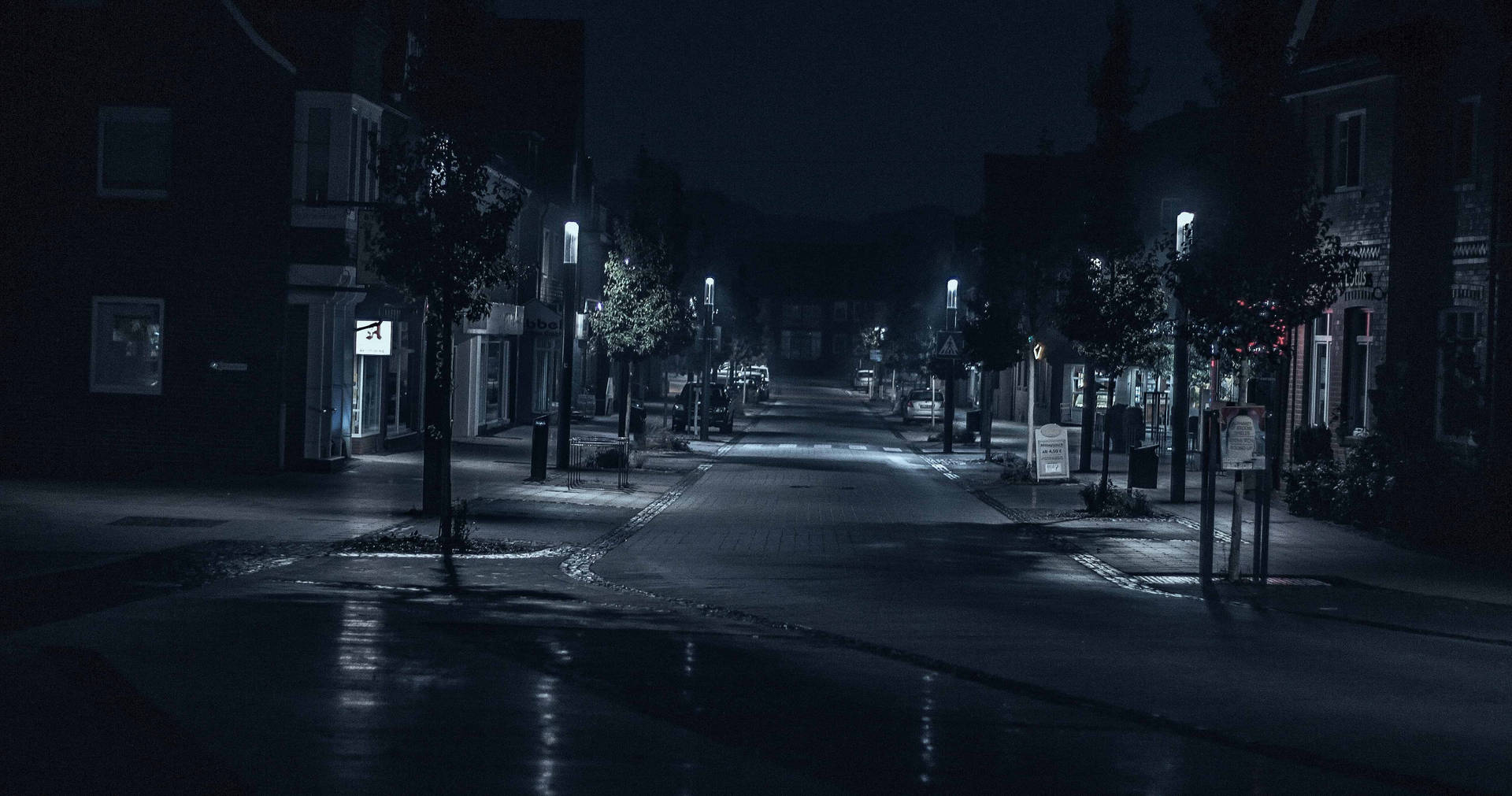 Download Beautiful Dark Night Streets Wallpaper