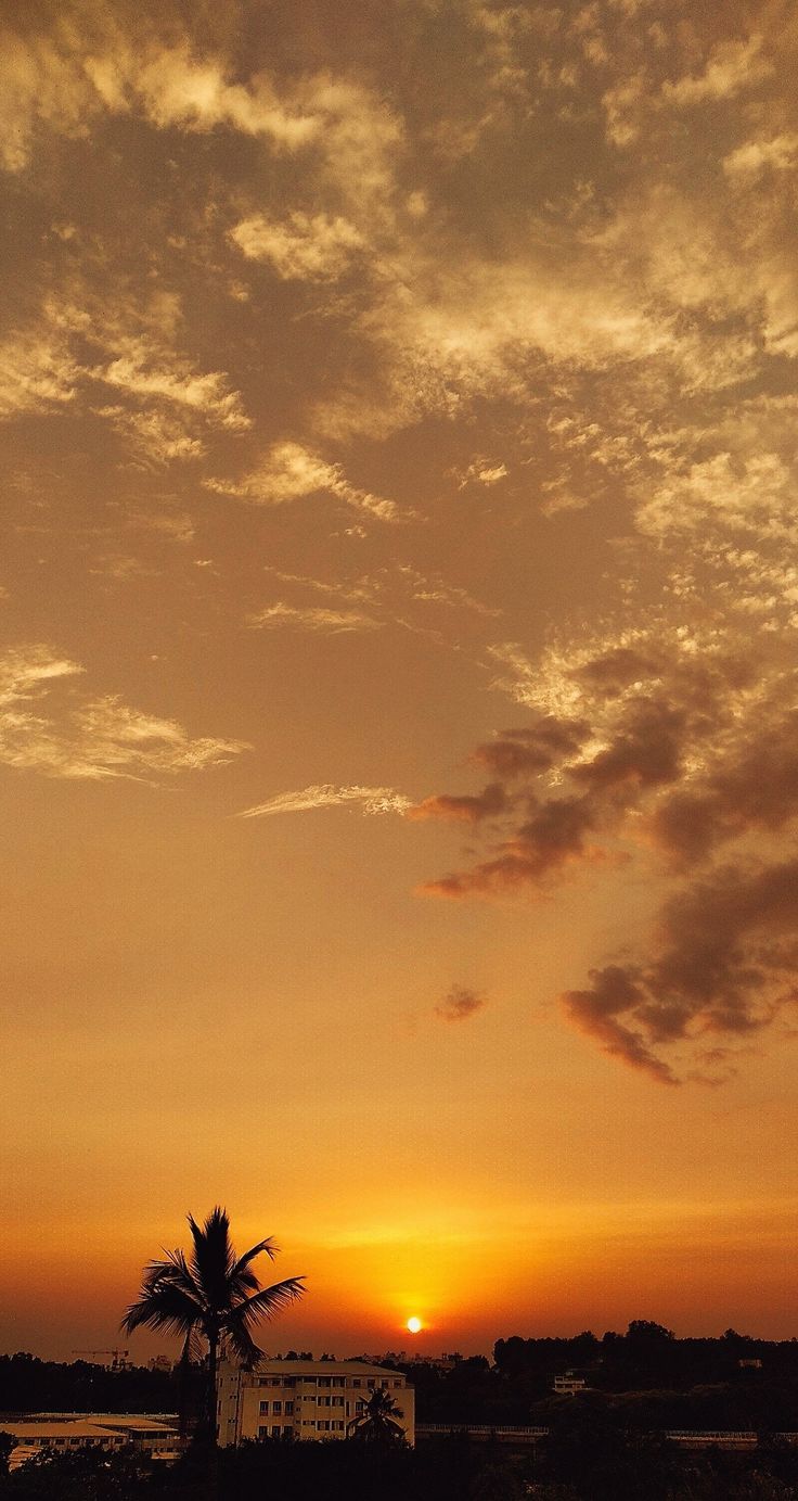 Aesthetic sky Orange sky aesthetic Sunset point Sunset photography Aesthetic sky wallpaper. Sky aesthetic, Blur photo background, Sunset nature