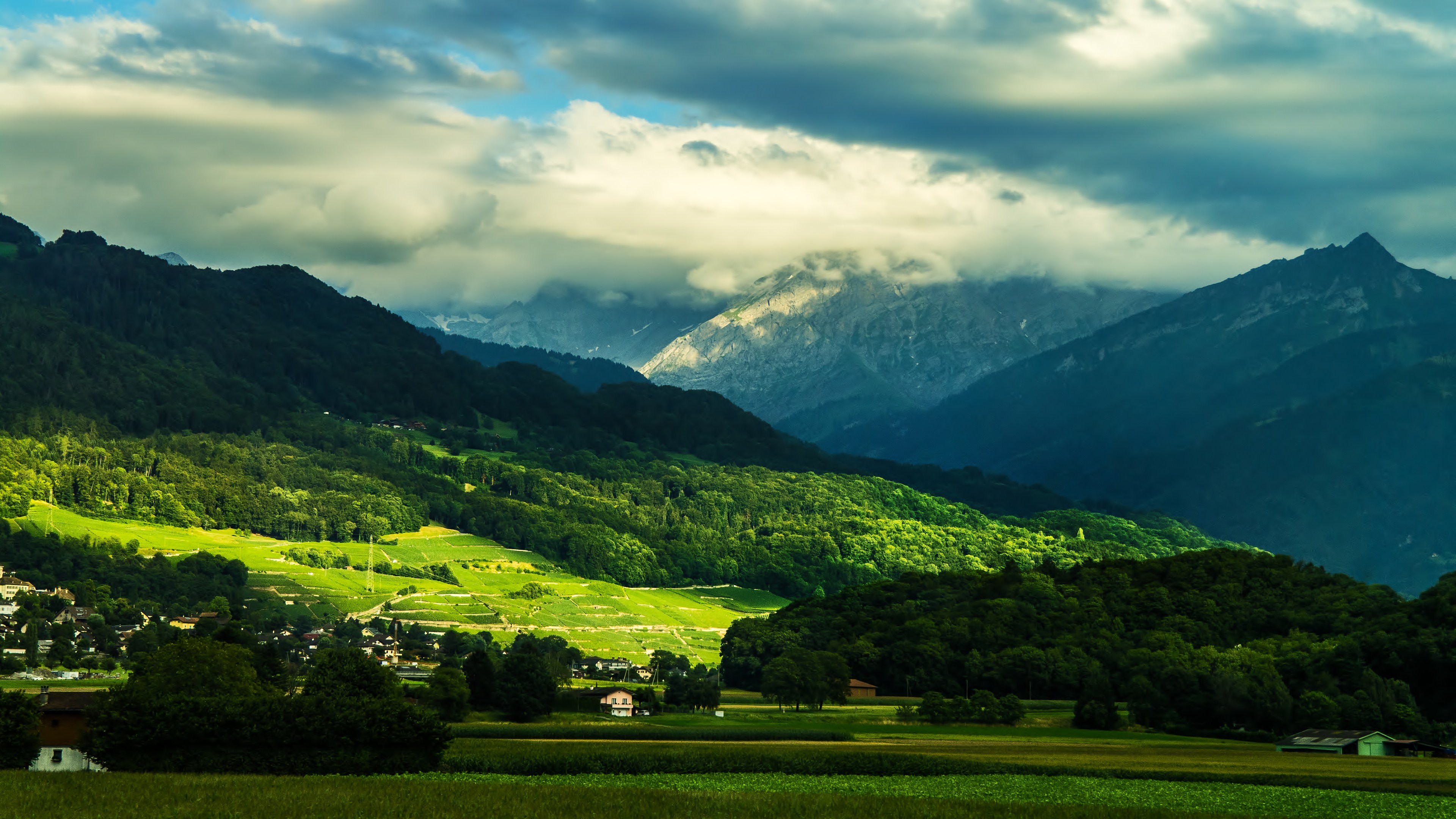 Serene Mountain Vista Ultra HD Landscape Wallpaper