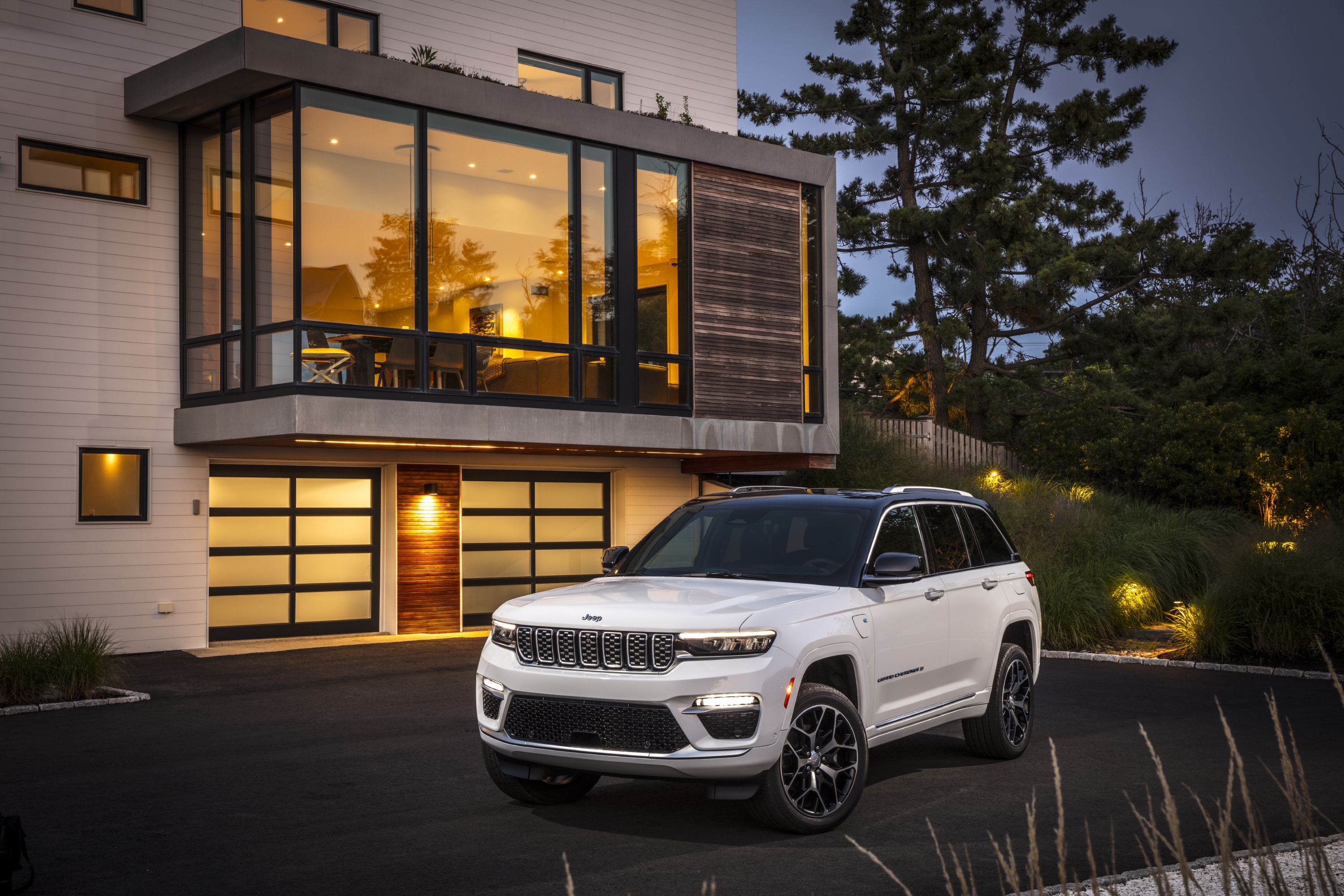 Jeep Grand Cherokee Summit Reserve HD Wallpaper and Background