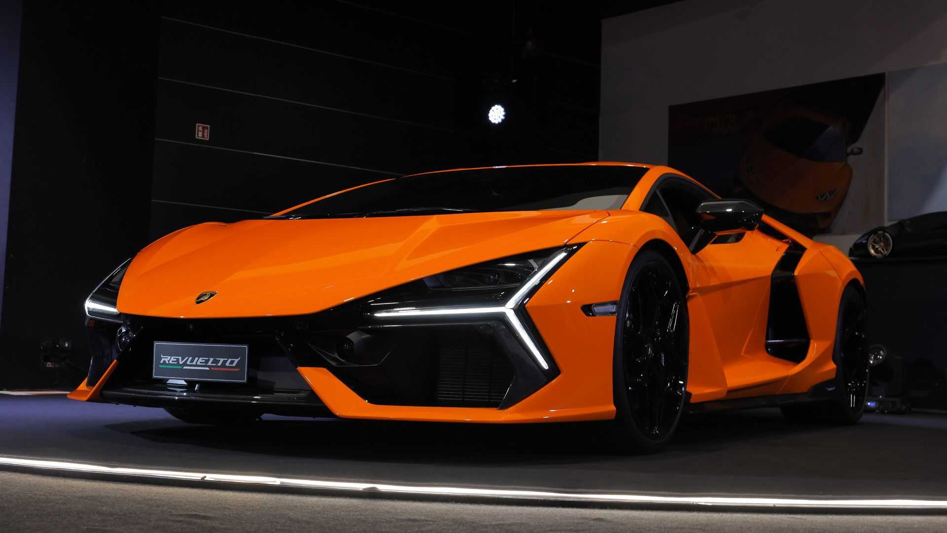 New Lamborghini Revuelto 2024: The future of supercars is here and it's simply amazing!
