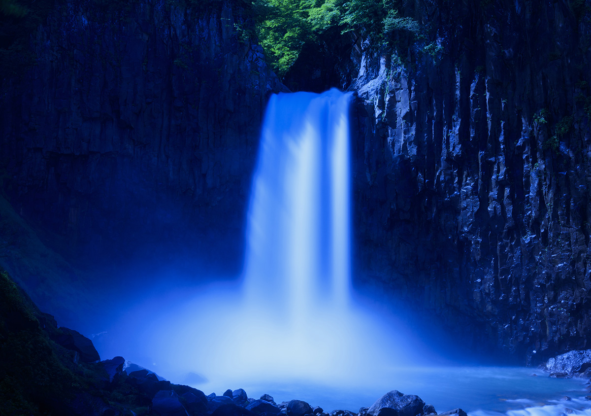 Landscape Colours: The Subtle Beauty of a Waterfall in Blue & White