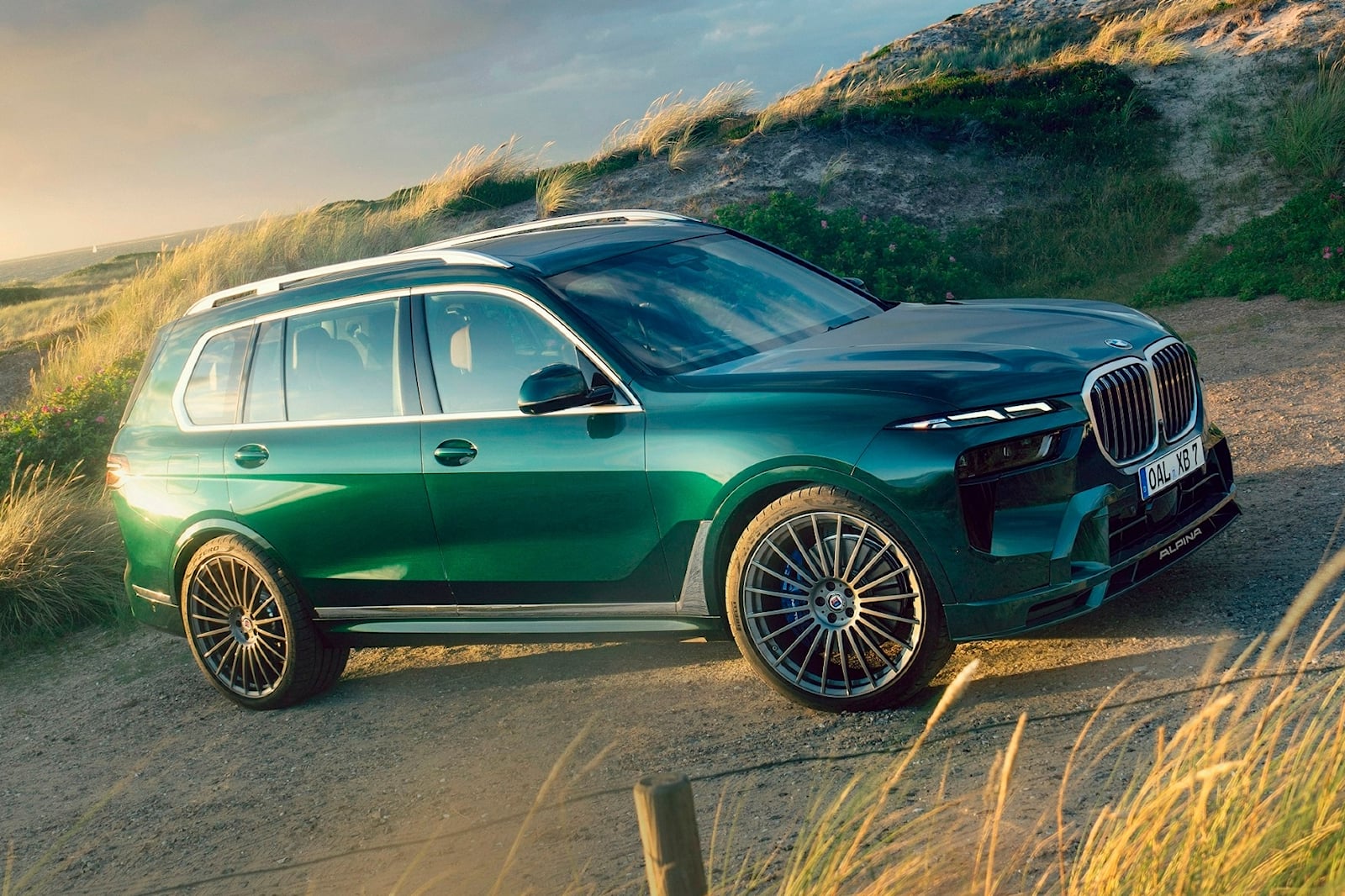 2023 BMW Alpina XB7 Exterior Colors & Dimensions: Length, Width, Tires