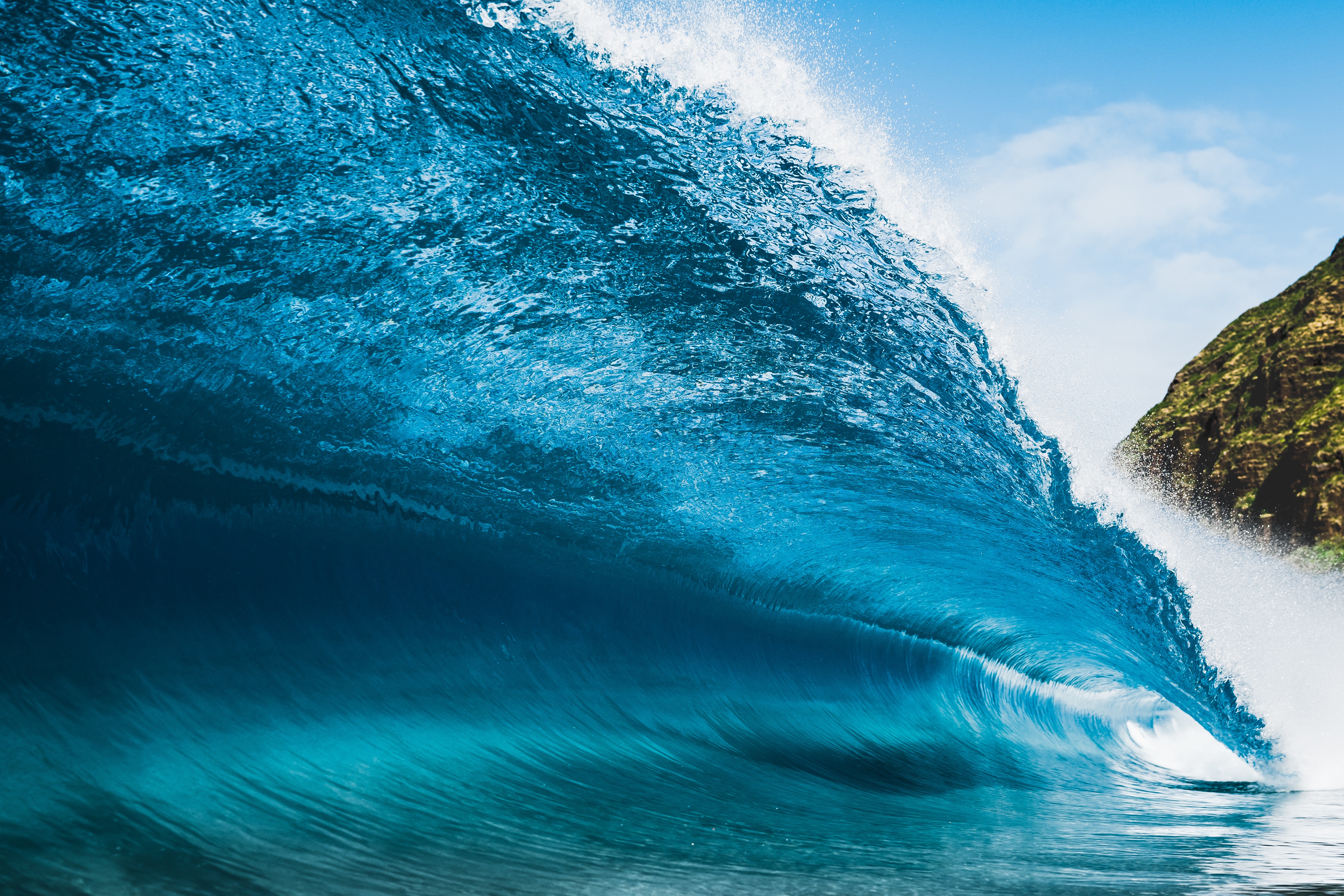 Blue wave rolling up on blue sea · Free
