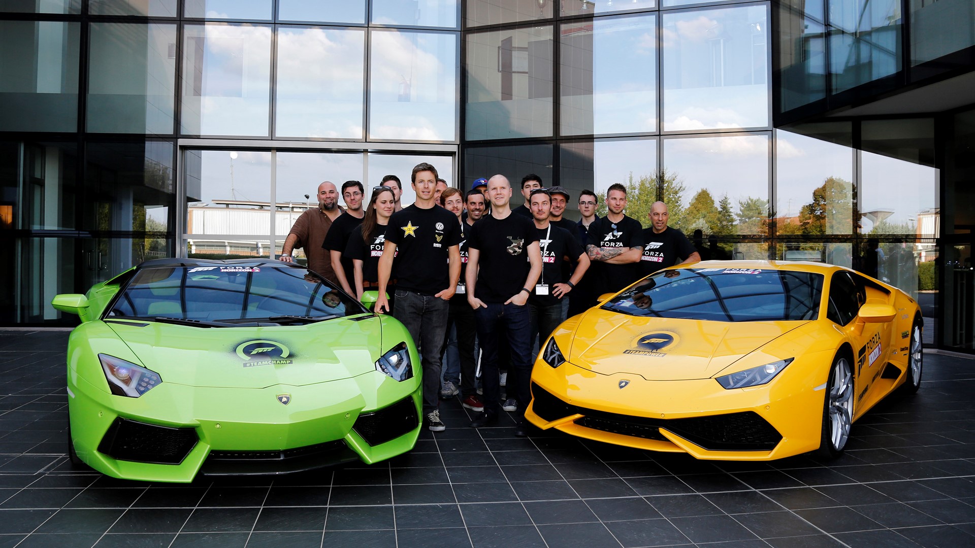 The Lamborghini Huracán LP 610−4, super sports 'hero car' of FORZA HORIZON 2, the ultimate video game by Microsoft for XBOX ONE, takes the virtual challenge into reality with #ForzaFuel challenge on