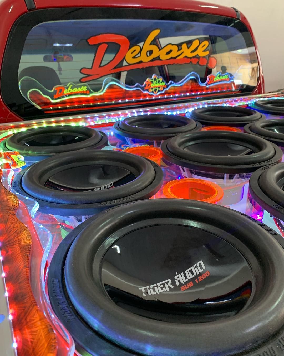 Deboxe Goiania on Instagram: “❤️”. Fotos de caminhões arqueados, Carros, Som automotivo