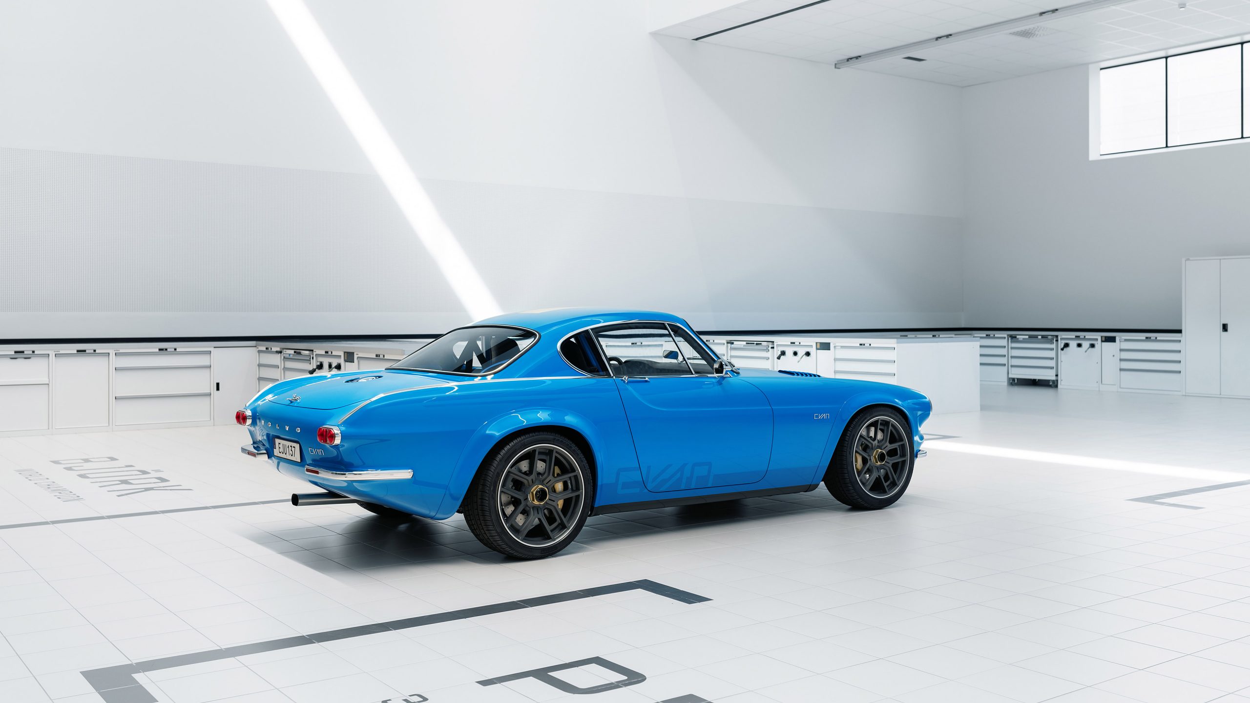 Volvo P1800 Cyan Wallpaper