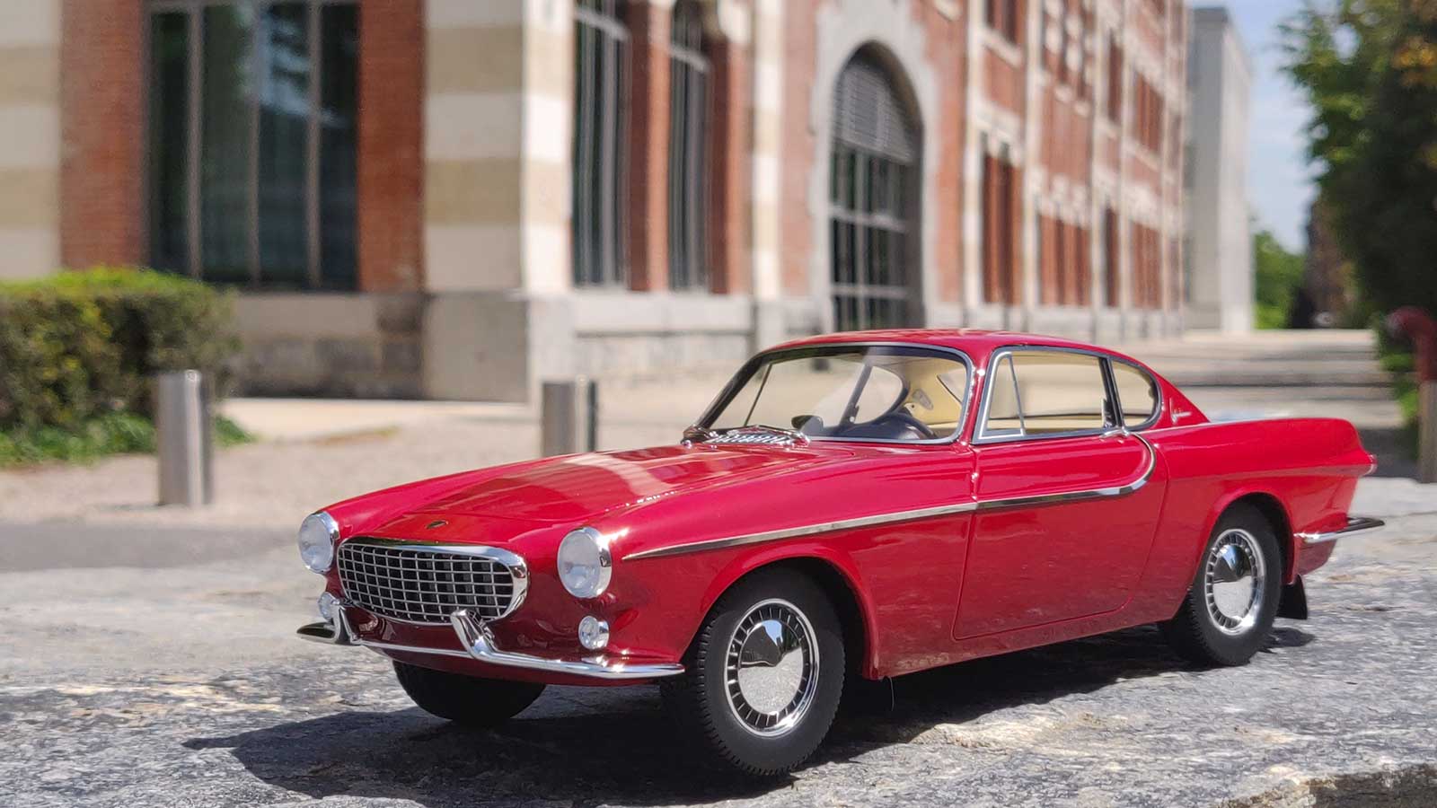 Volvo P1800 Jensen Red 18 scale Model car