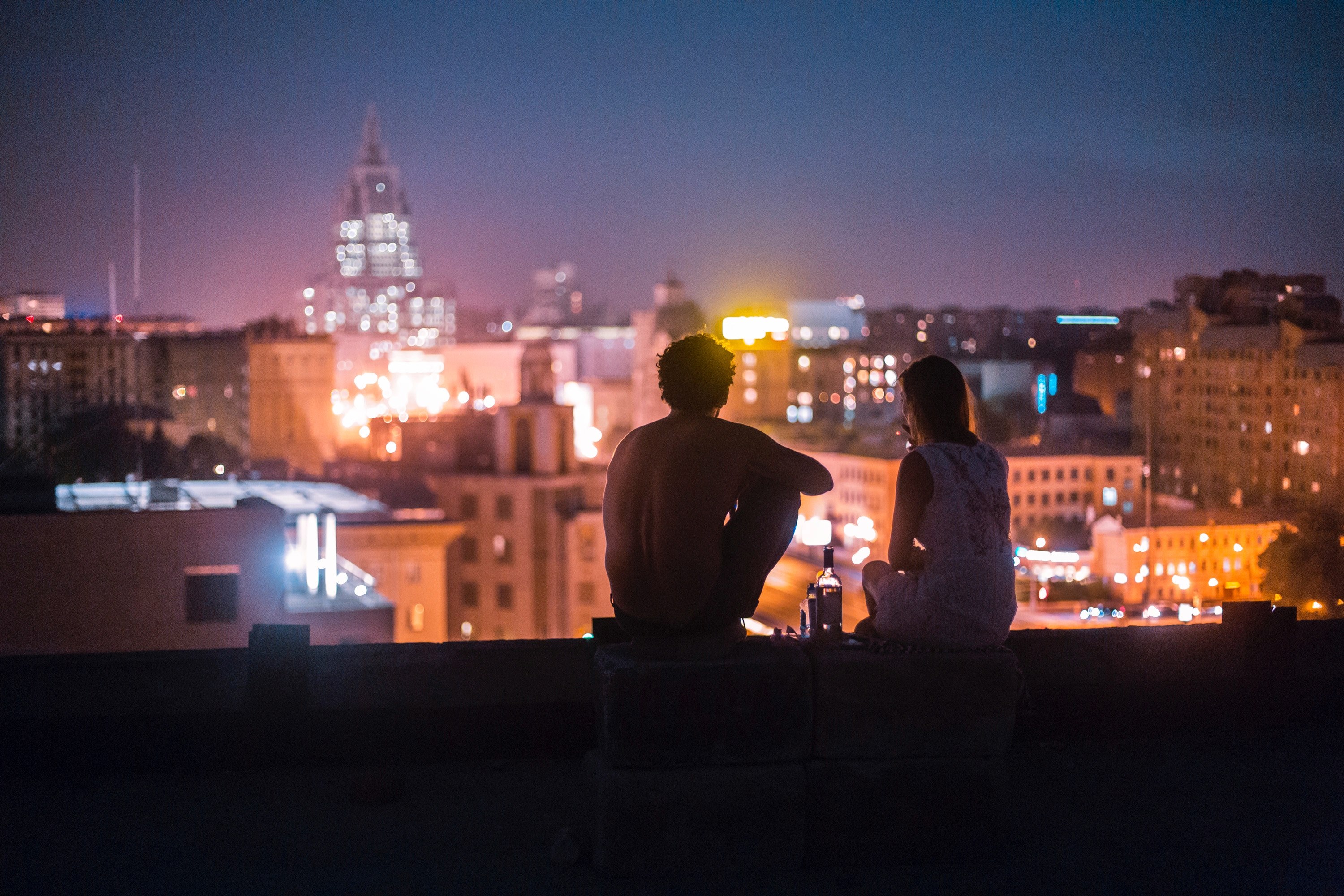 Wallpaper / couple sits on a rooftop on a warm night in moscow, summer night 4k wallpaper free download