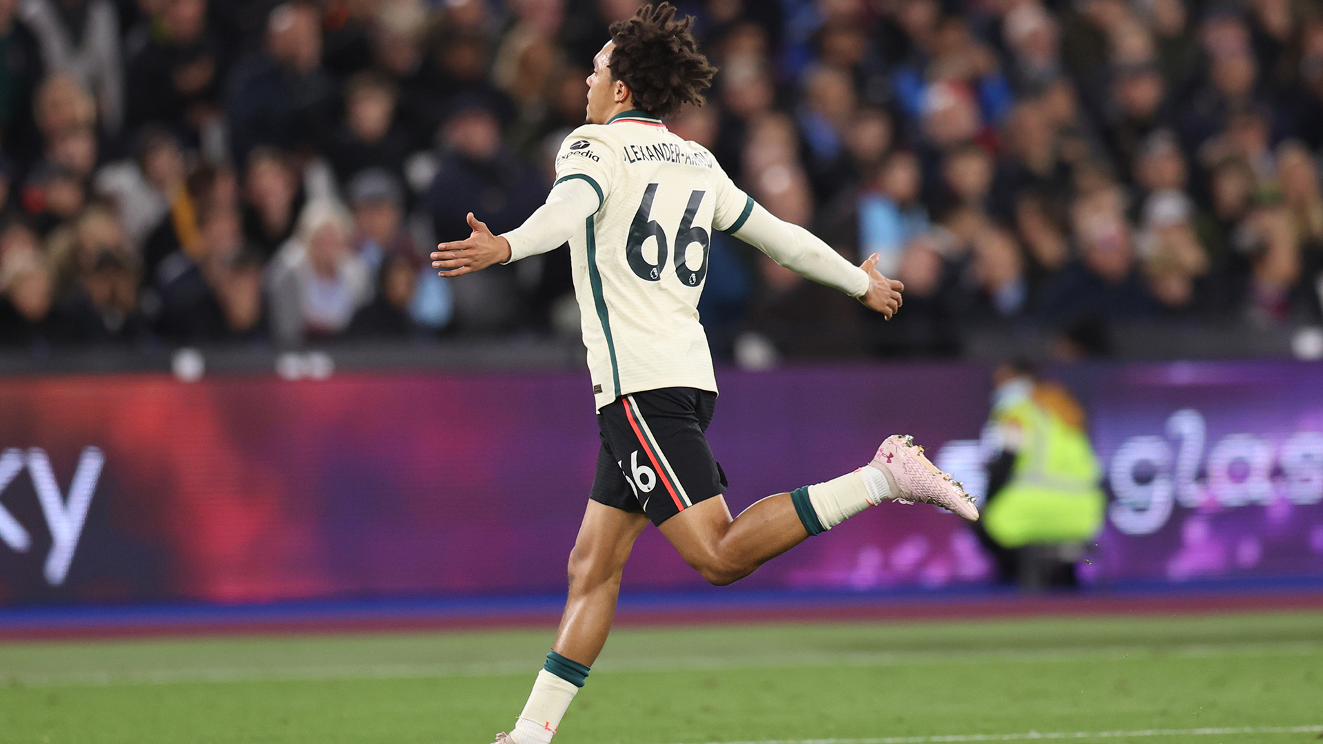 Trent Alexander Arnold Free Kick Draws Liverpool Level