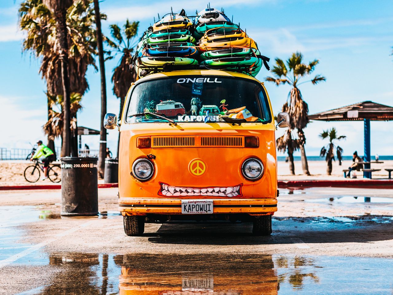 Download wallpaper 1280x960 bus, surfing, summer standard 4:3 HD background