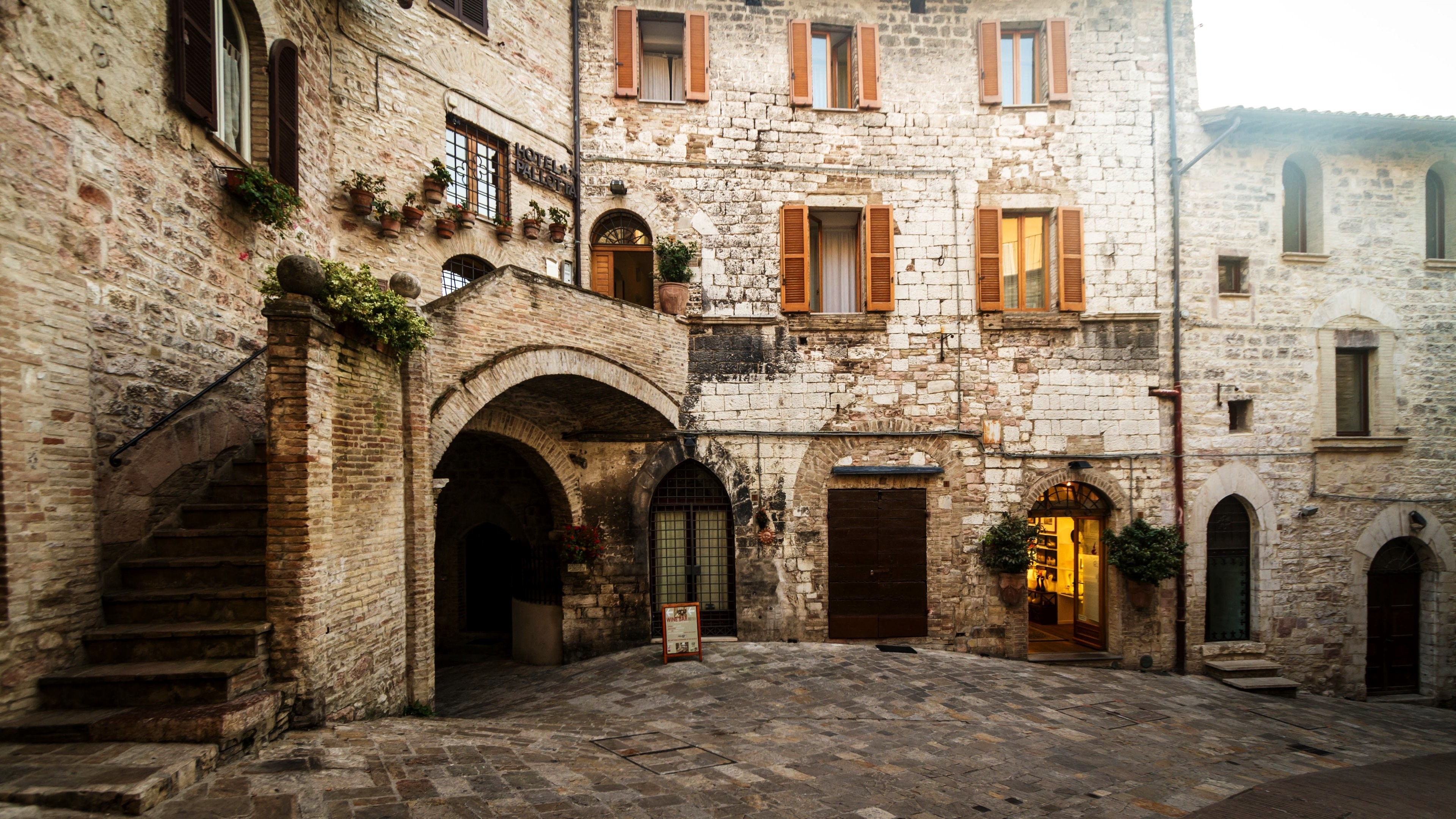 4K, Assisi Perugia Umbria, Houses, Italy, Street Gallery HD Wallpaper