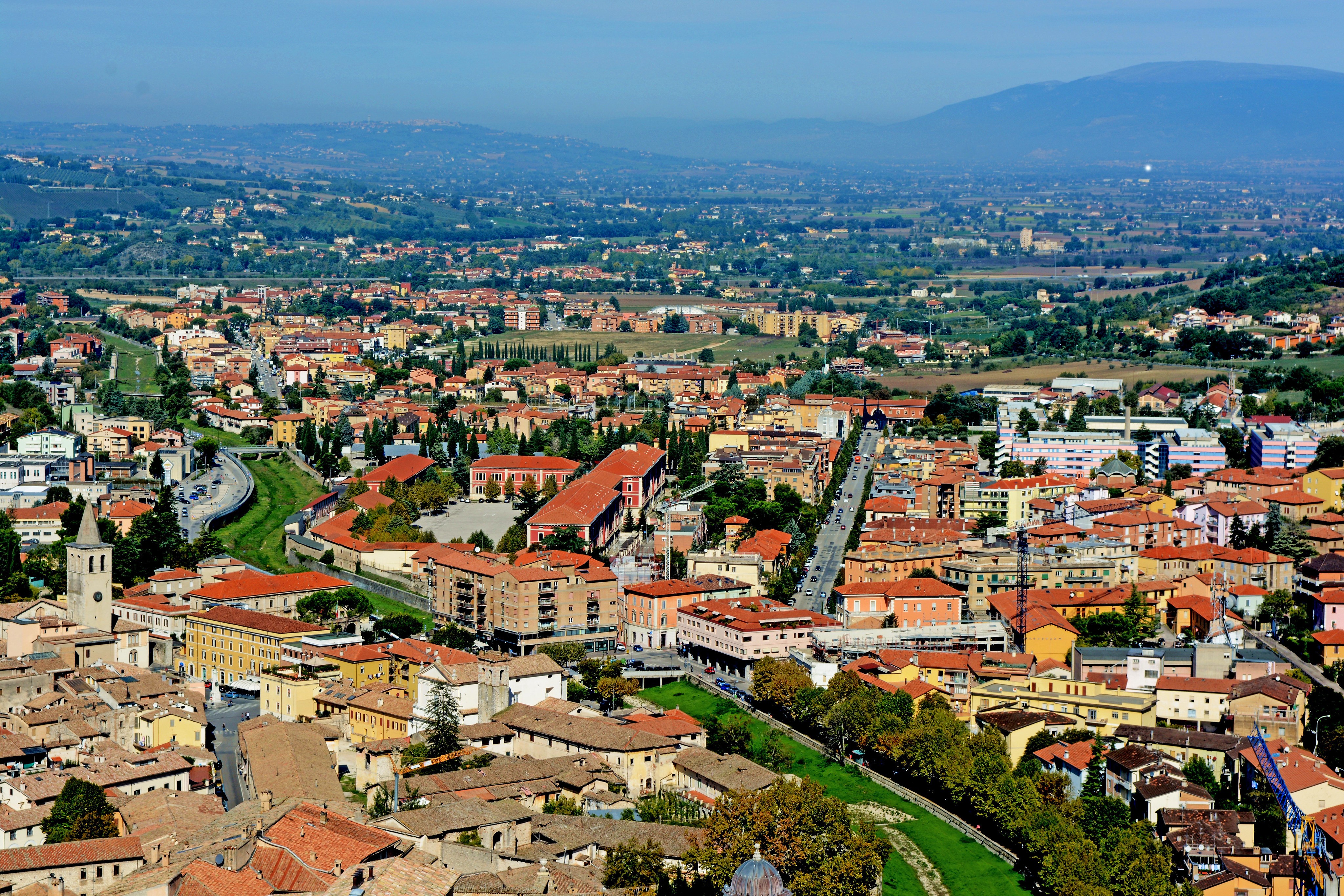 4K, Spoleto, Perugia, Italy, Houses, From above Gallery HD Wallpaper