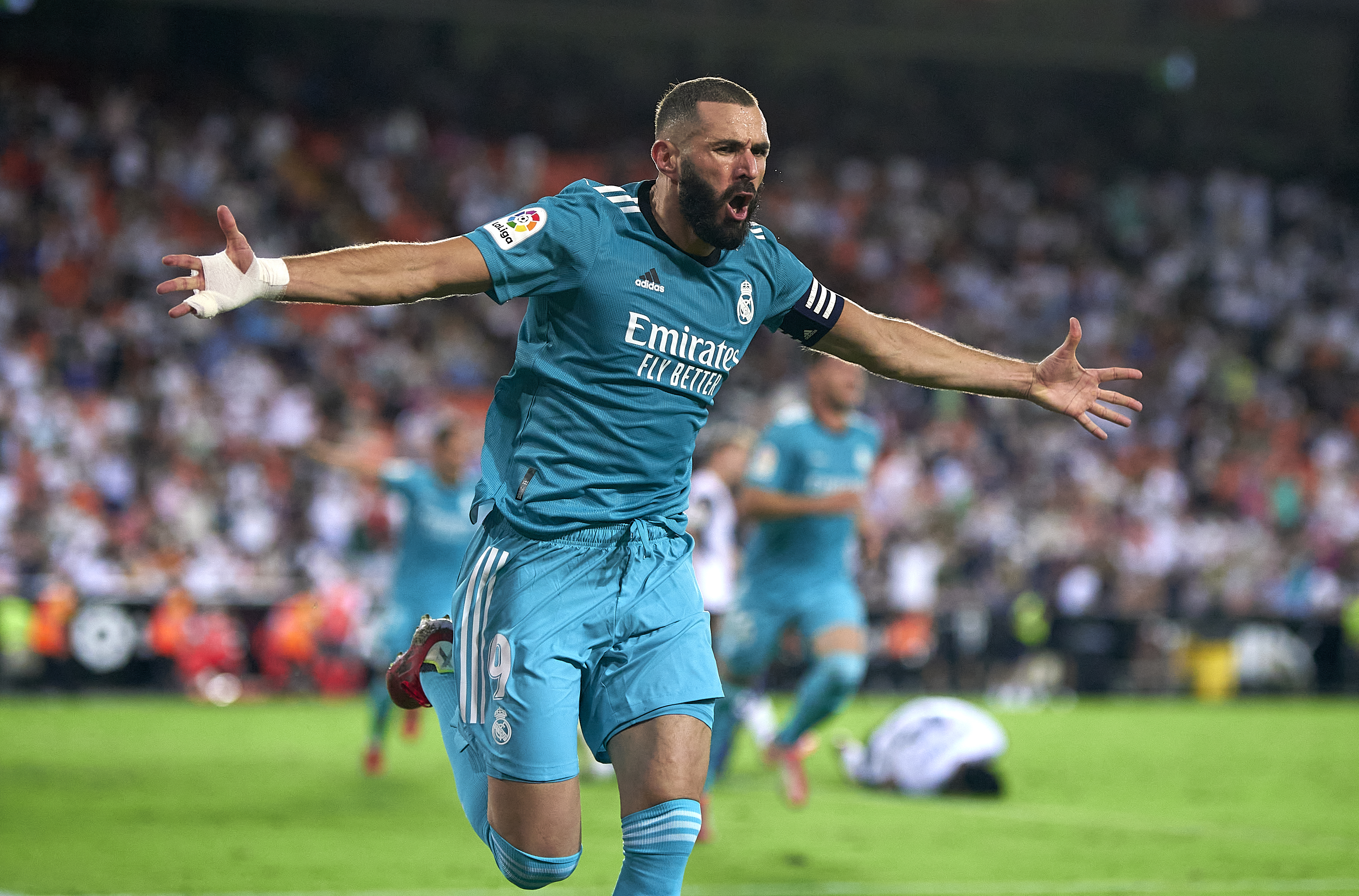 HD desktop wallpaper: Sports, Soccer, Real Madrid C F, Karim Benzema download free picture