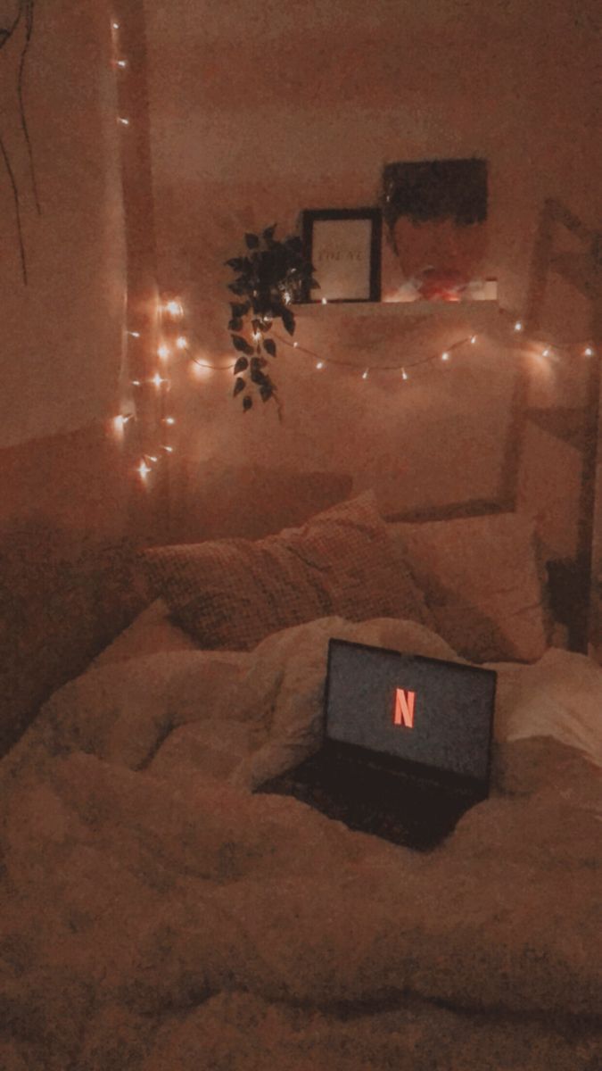 Netflix time. Cozy rainy day, Cozy aesthetic, Aesthetic bedroom