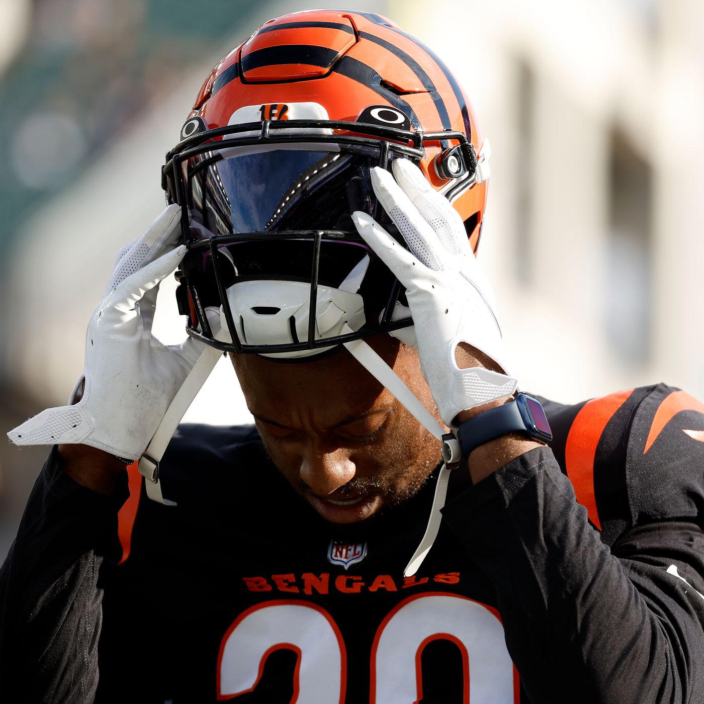 Draft bust Eli Apple, sick of embarrassing himself on the field embarrasses himself on Twitter Street Chronicles