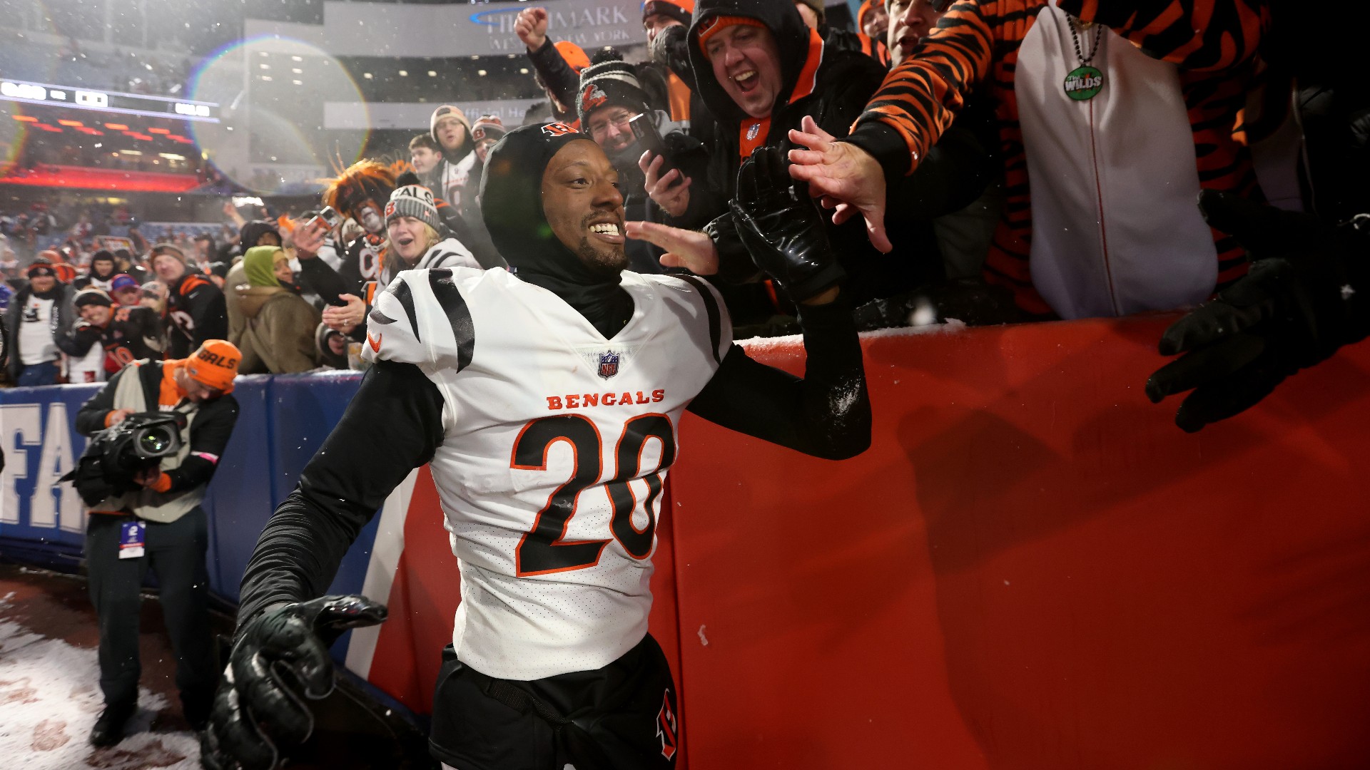 Bengals' Eli Apple does spanking celebration in win vs. Bills Sports Chicago