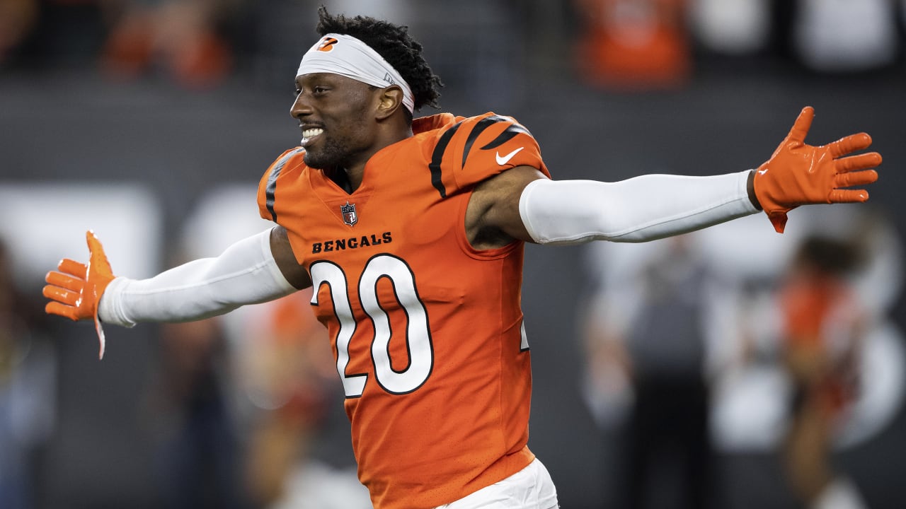 Quick Hits: Eli Apple Returns To Big Apple As Starting CB On Top Ten Defense; Burrow Won't Have To Glove Jets; Injury Report