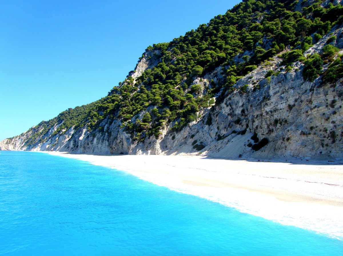 LEFKADA HAS LOST ONE OF THE MOST BEAUTIFUL BEACHES IN GREECE .HOWEVER THE BEACHES THAT SURVIVED THE EARTHQUAKE ARE NUMEROUS AND AS BEAUTIFUL AS EGREMNOI BEACH