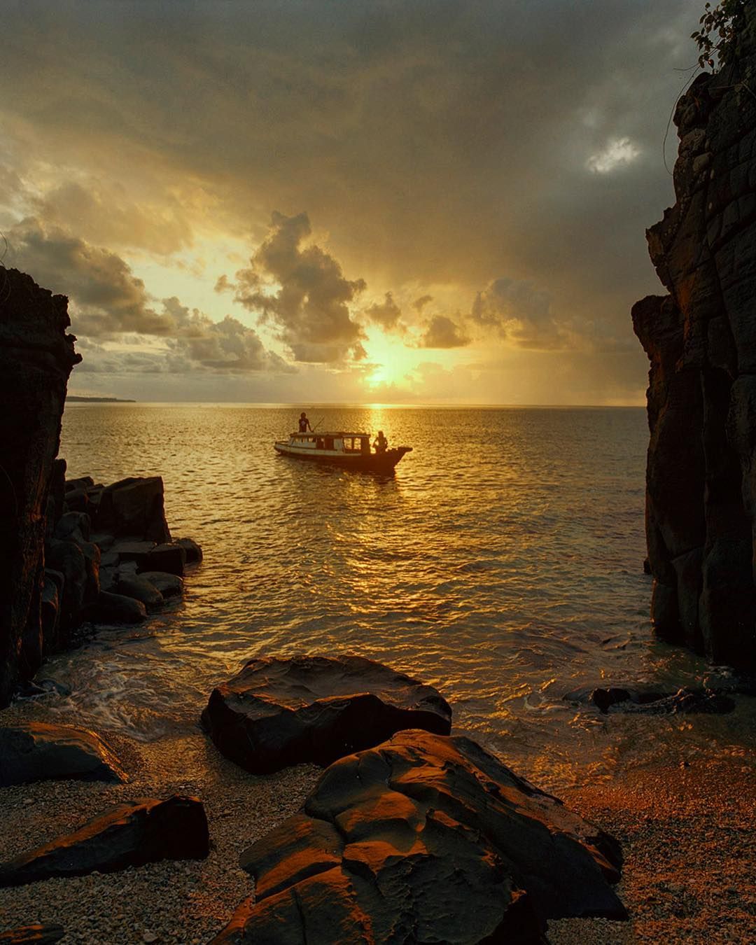 Frédéric Lagrange, Banda Neira, Maluku, Indonesia. Maluku, Beautiful Nature Scenes, Sunset