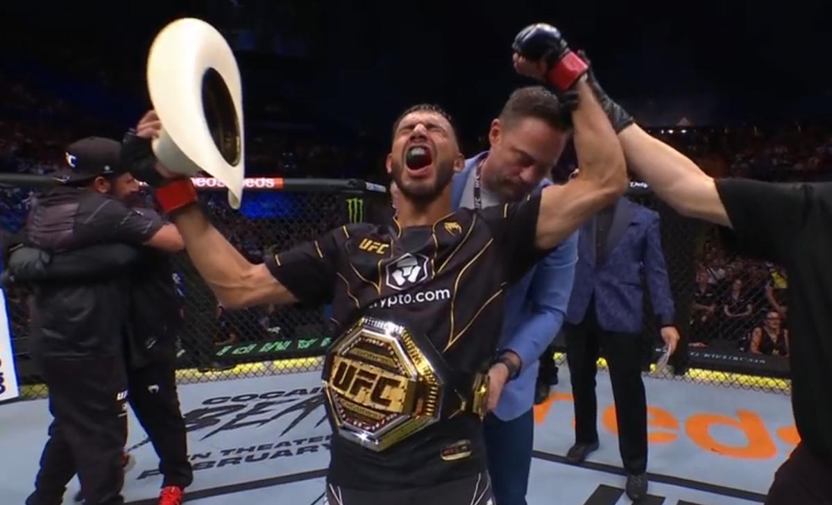 UFC 284 results: Yair Rodriguez triangle chokes Josh Emmett to claim interim featherweight title