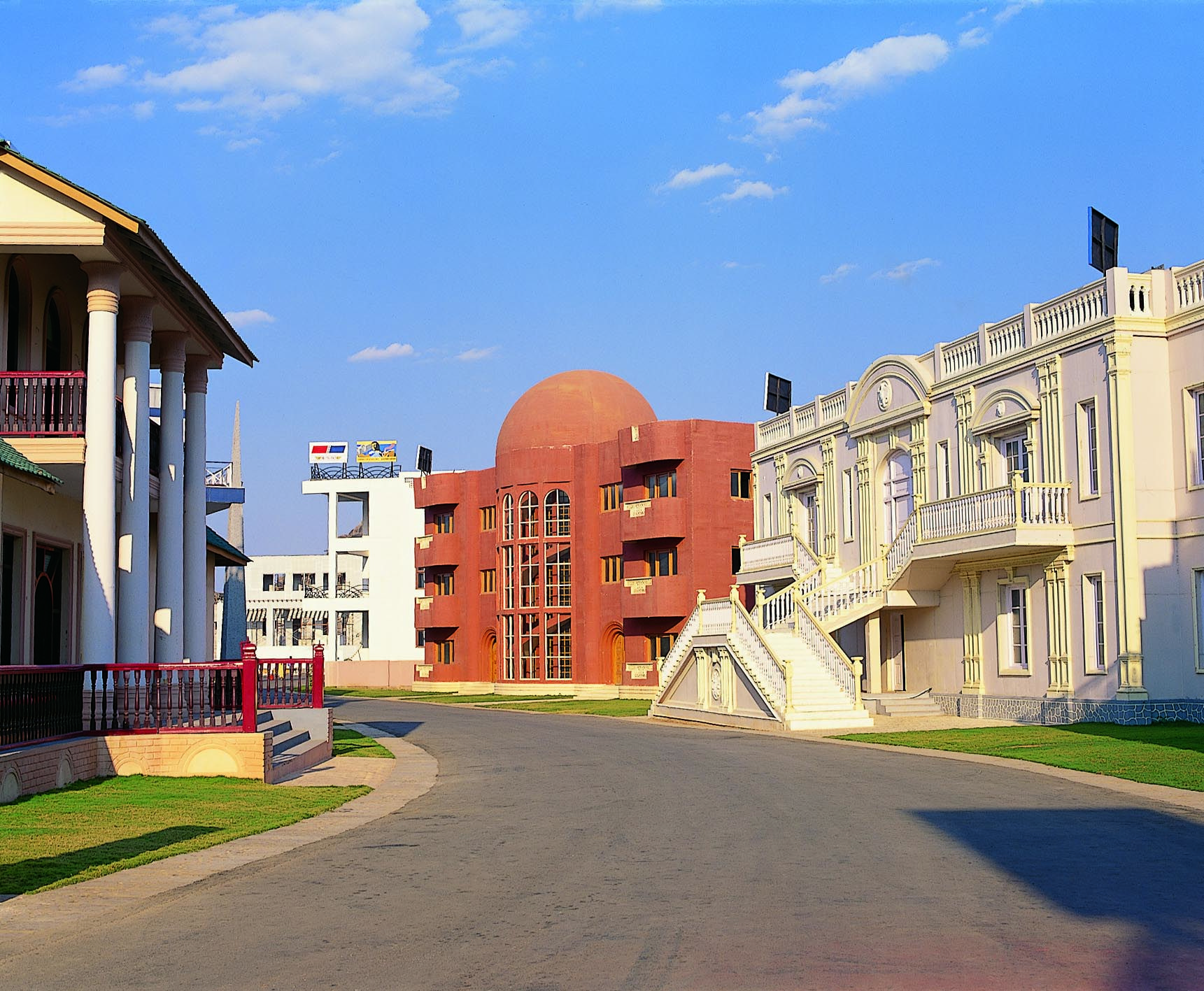 Princess Street. House styles, Mansions, City