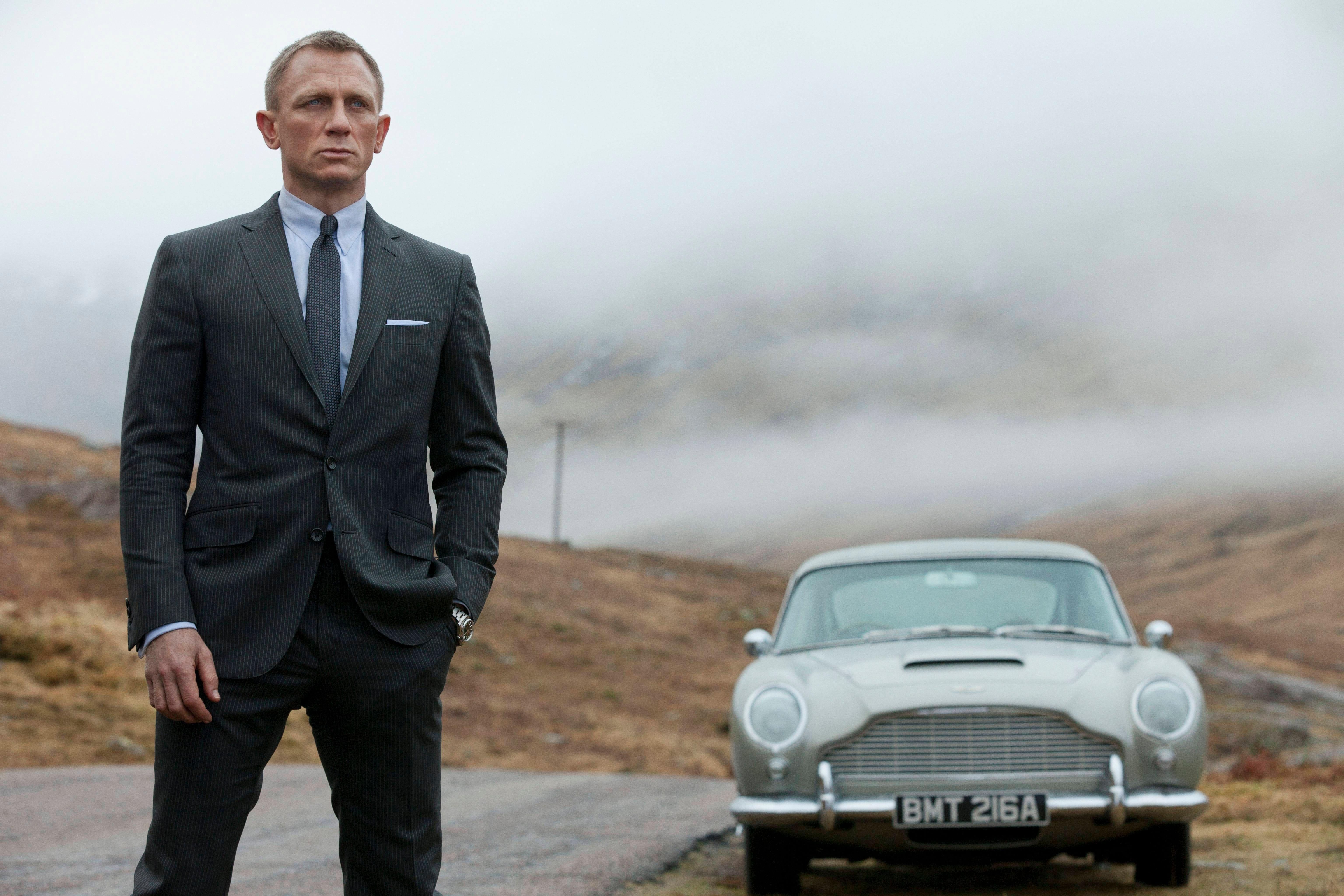 Wallpaper, men, vehicle, actor, James Bond, Aston Martin, 007, Daniel Craig, automotive design, automobile make, city car 6144x4096