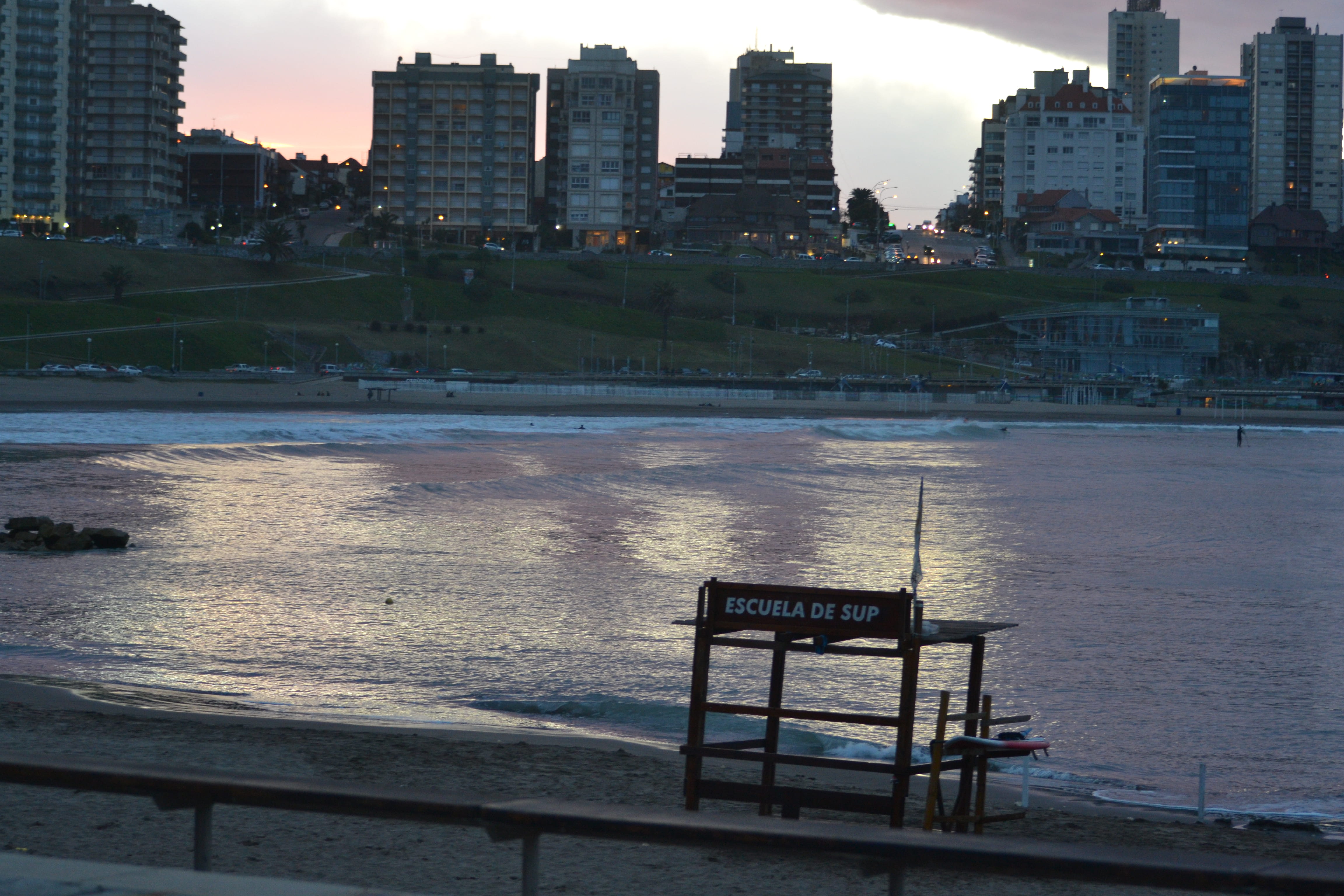 Wallpaper / built structure, railing, mar del plata, mar, oceano, surf, waterfront, 4K, argentina, outdoors, building, sea, travel destinations, seat, river, tarde free download