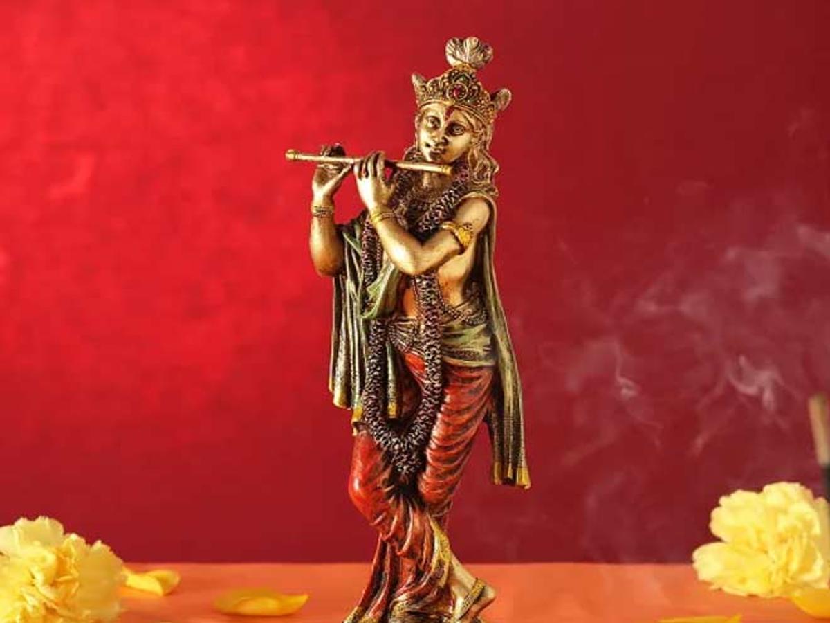 Never Place Lord Krishna Murti In These Directions Or Places At Home